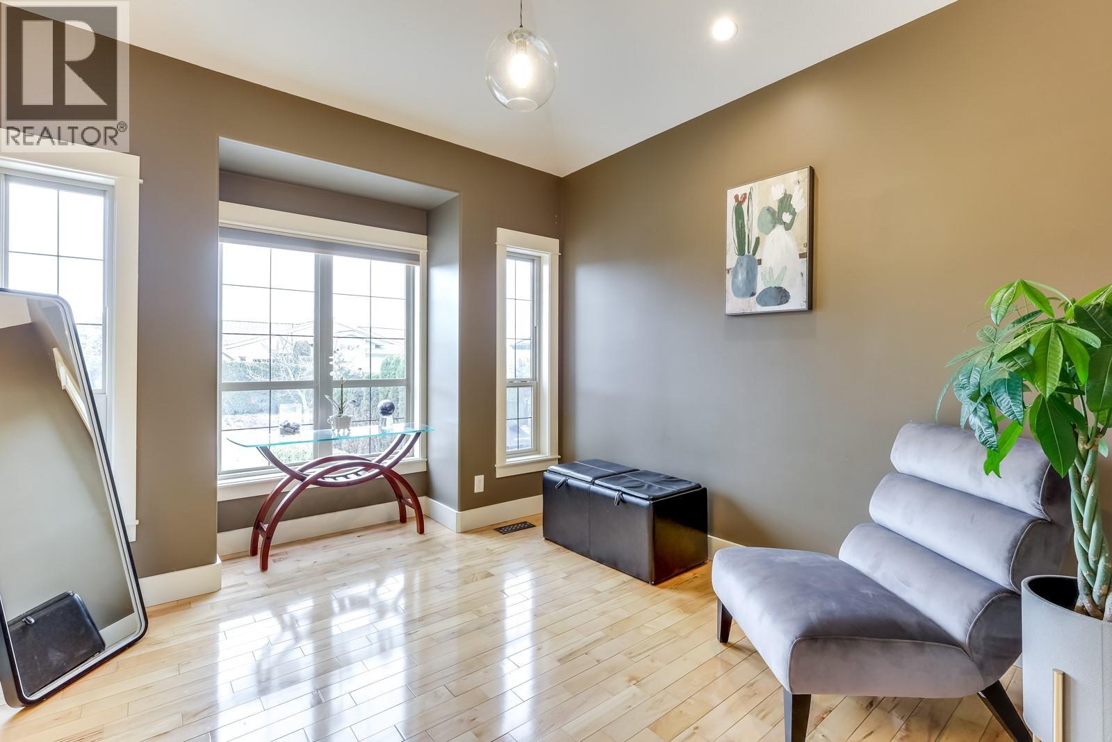 688 Almandine Court, Kelowna, British Columbia  V1W 4Z5 - Photo 6 - 10388480