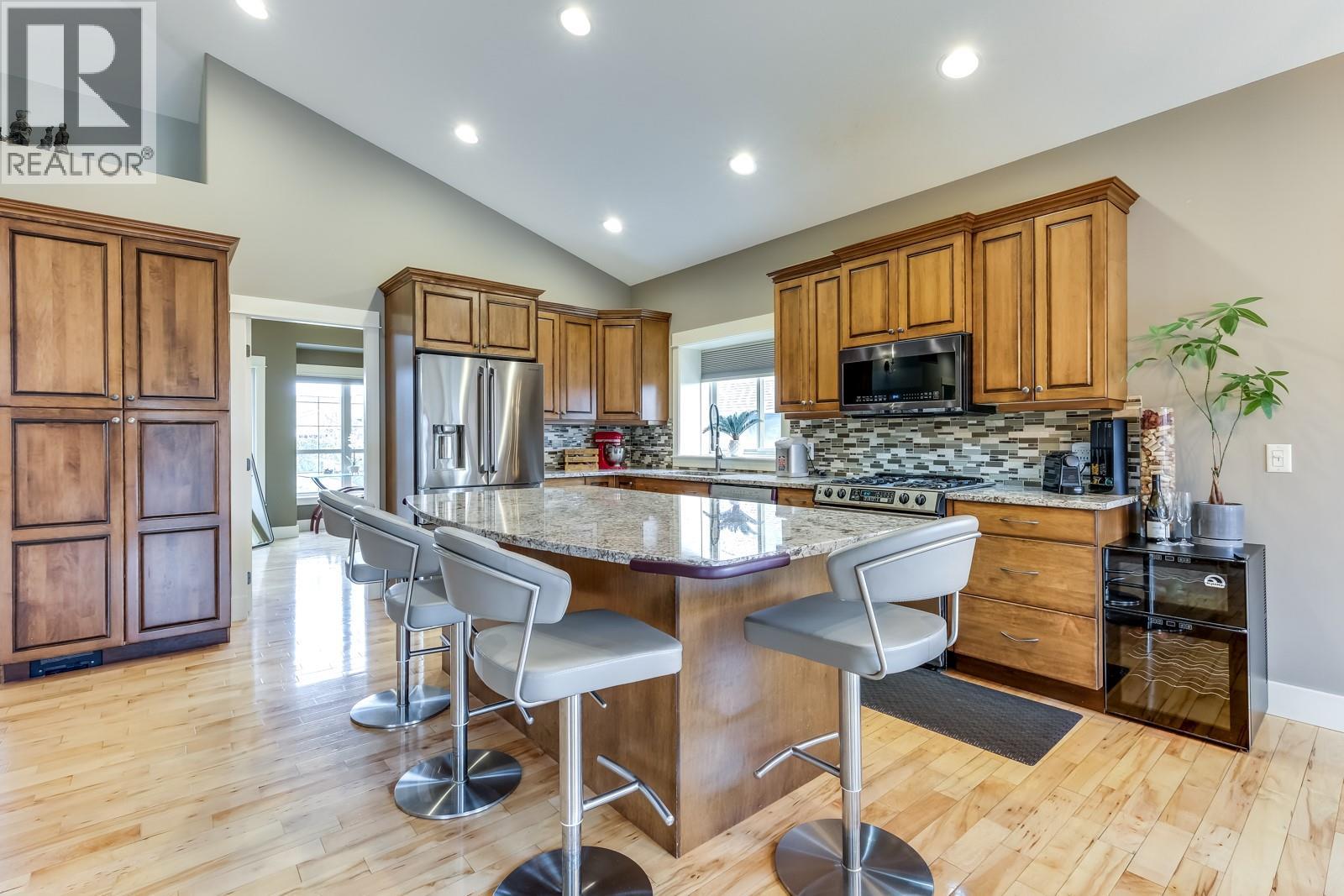 688 Almandine Court, Kelowna, British Columbia  V1W 4Z5 - Photo 7 - 10388480
