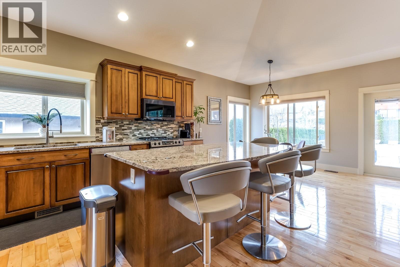 688 Almandine Court, Kelowna, British Columbia  V1W 4Z5 - Photo 8 - 10388480