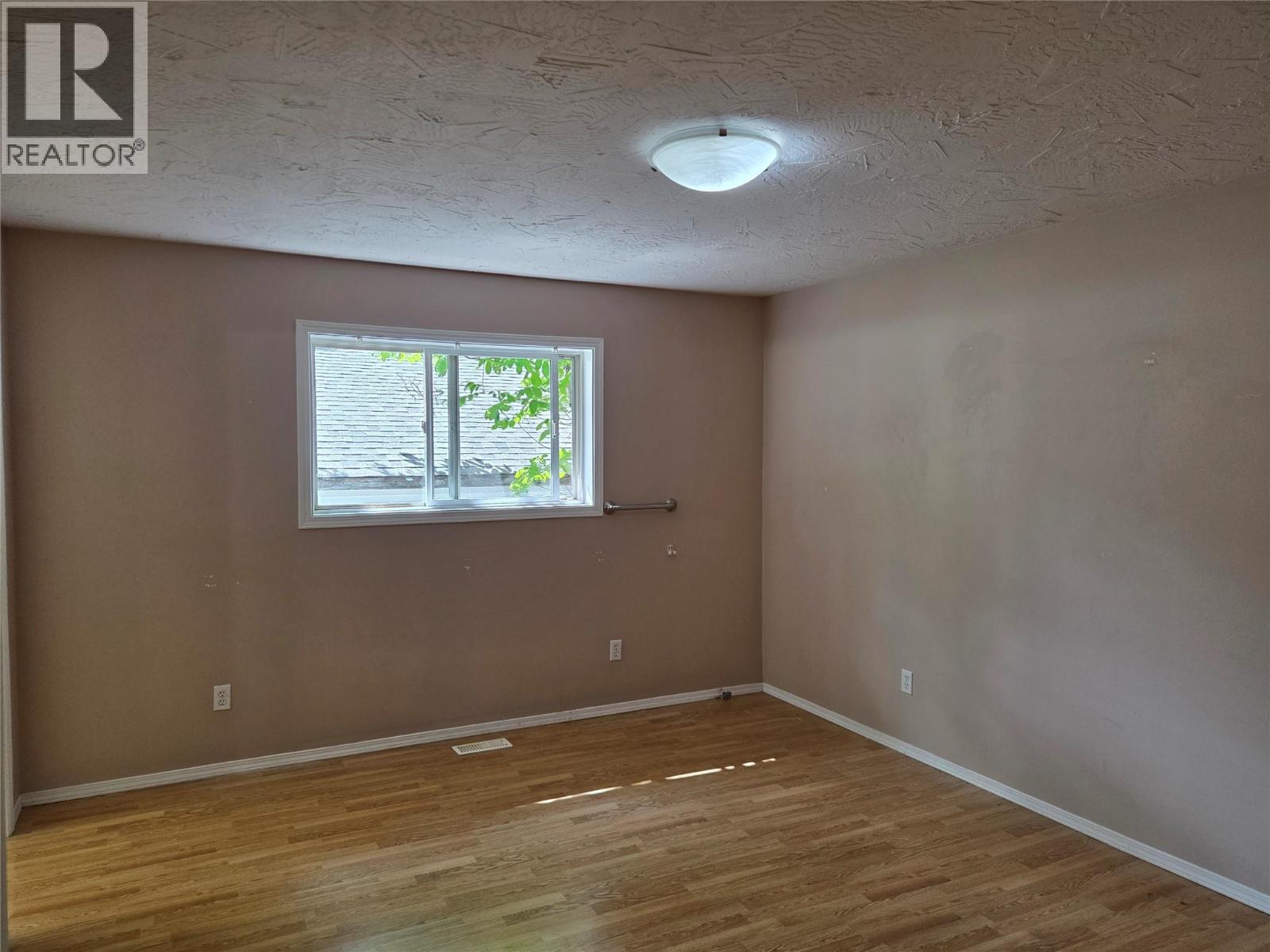 410 6th Avenue, Keremeos, British Columbia  V0X 1N3 - Photo 10 - 10388590