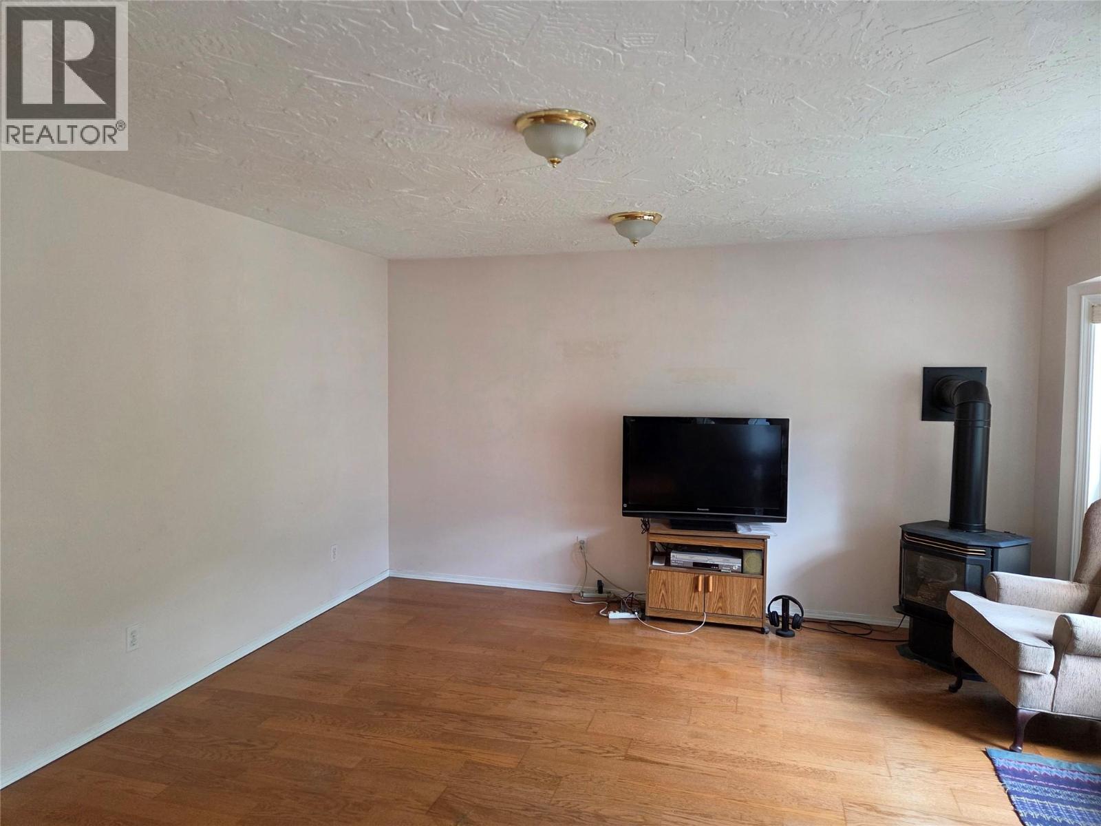410 6th Avenue, Keremeos, British Columbia  V0X 1N3 - Photo 5 - 10388590