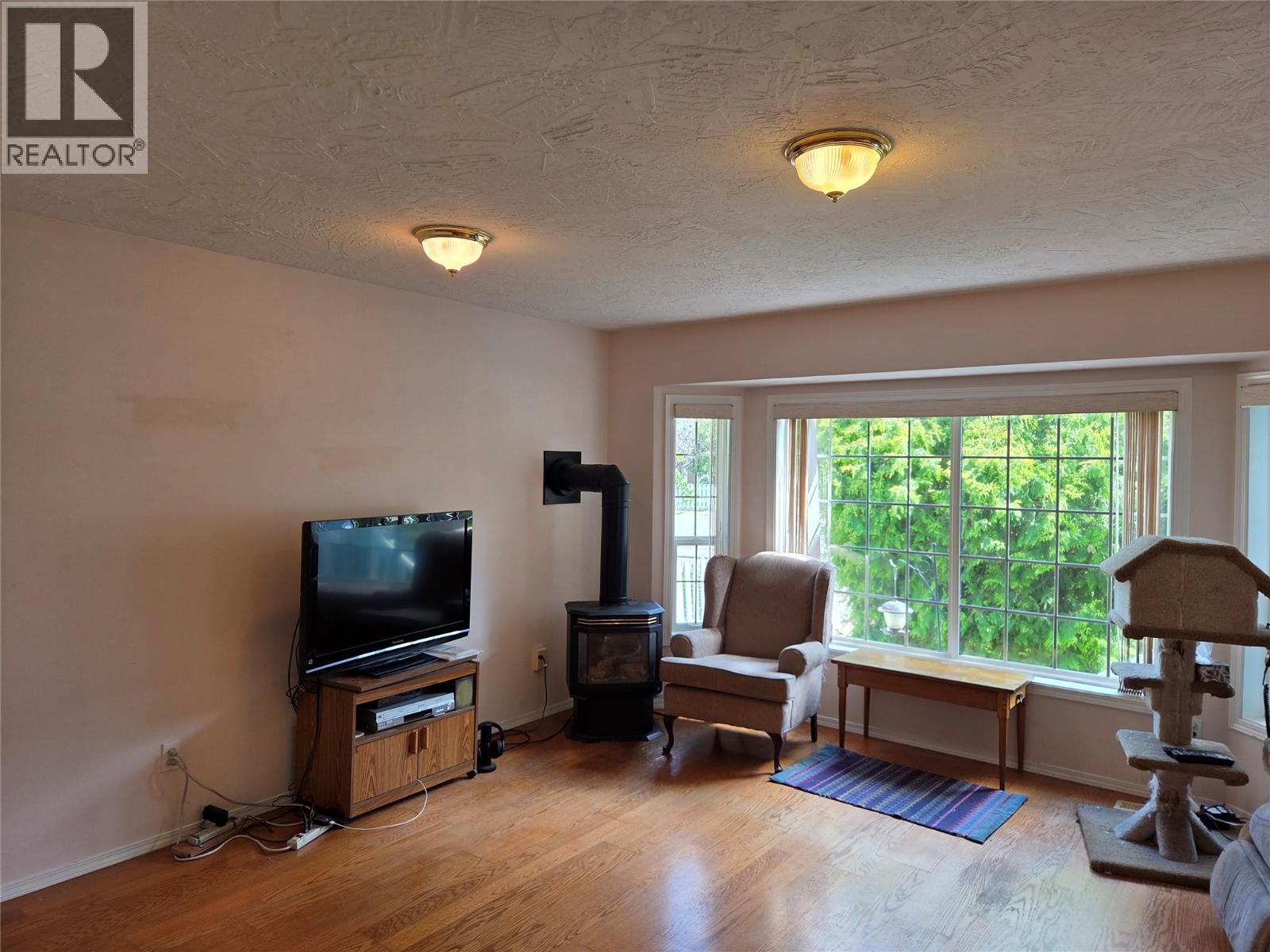 410 6th Avenue, Keremeos, British Columbia  V0X 1N3 - Photo 6 - 10388590
