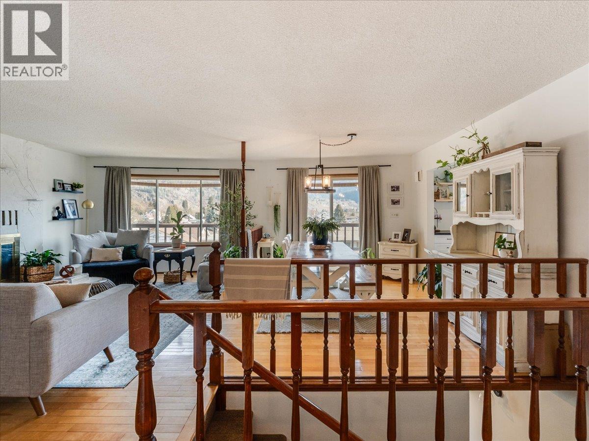 520 10th Avenue, Castlegar, British Columbia  V1N 1K7 - Photo 13 - 10388525