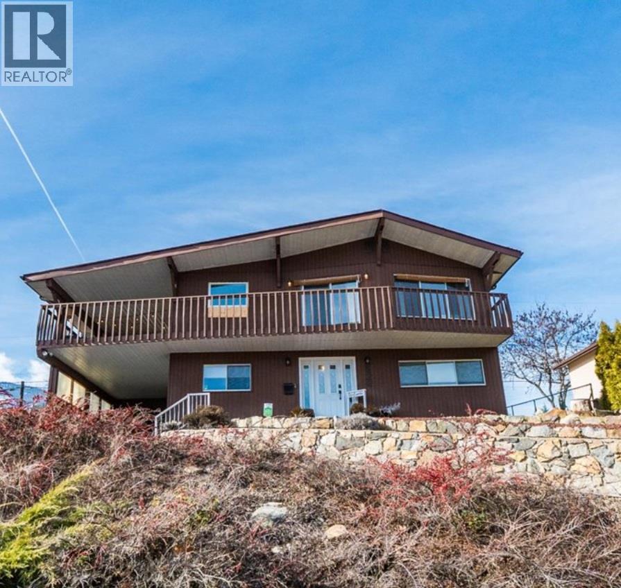 520 10th Avenue, Castlegar, British Columbia  V1N 1K7 - Photo 3 - 10388525
