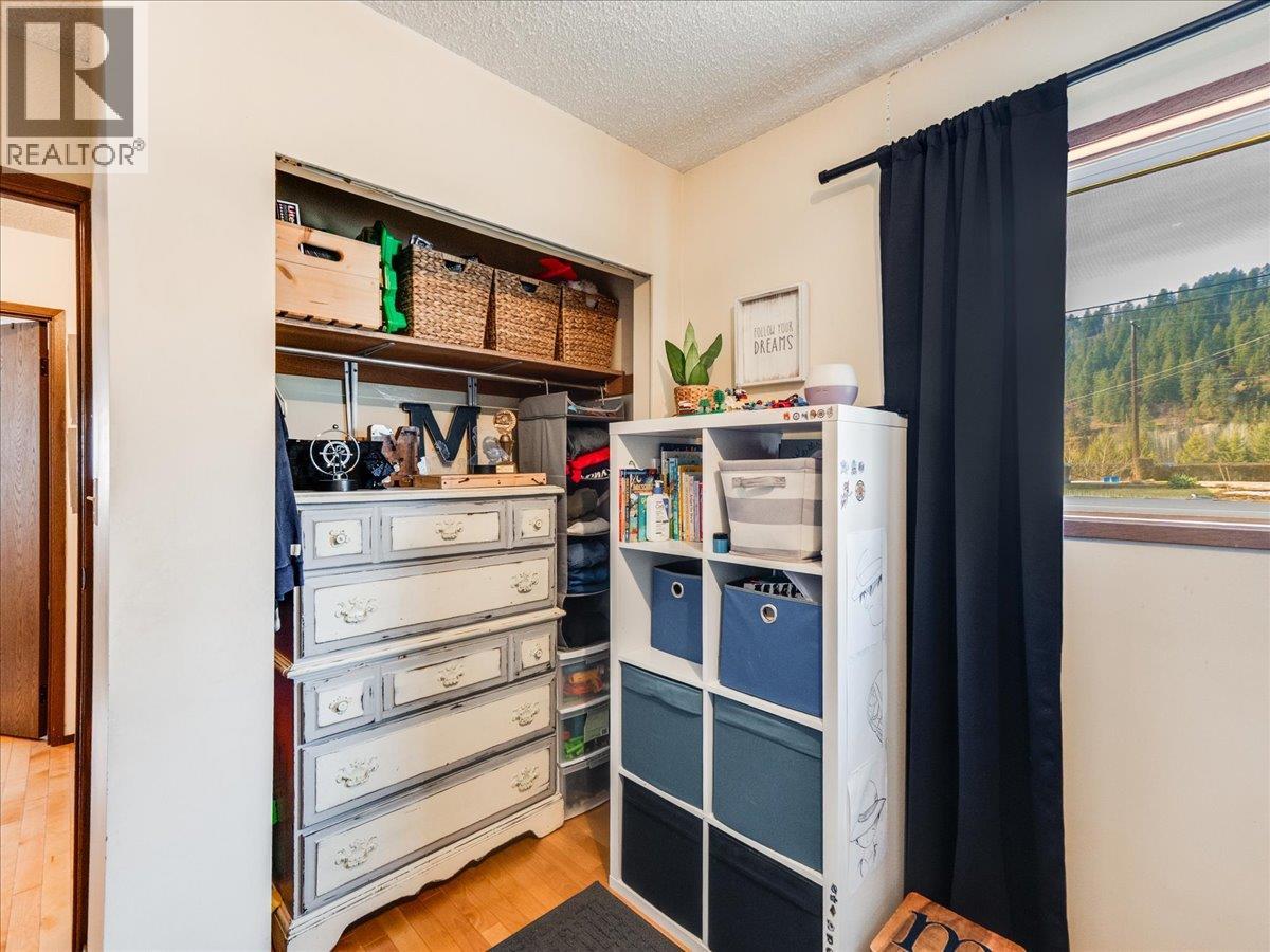 520 10th Avenue, Castlegar, British Columbia  V1N 1K7 - Photo 39 - 10388525