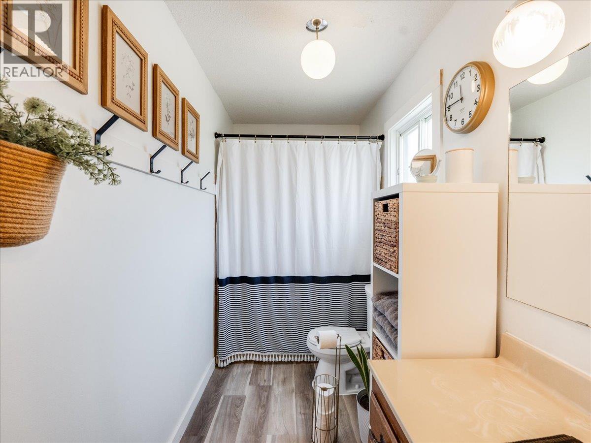 520 10th Avenue, Castlegar, British Columbia  V1N 1K7 - Photo 41 - 10388525