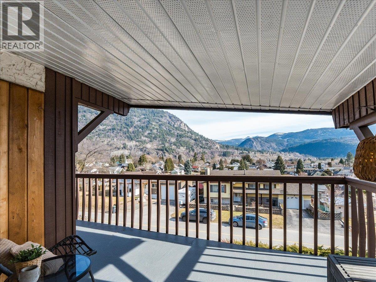 520 10th Avenue, Castlegar, British Columbia  V1N 1K7 - Photo 47 - 10388525