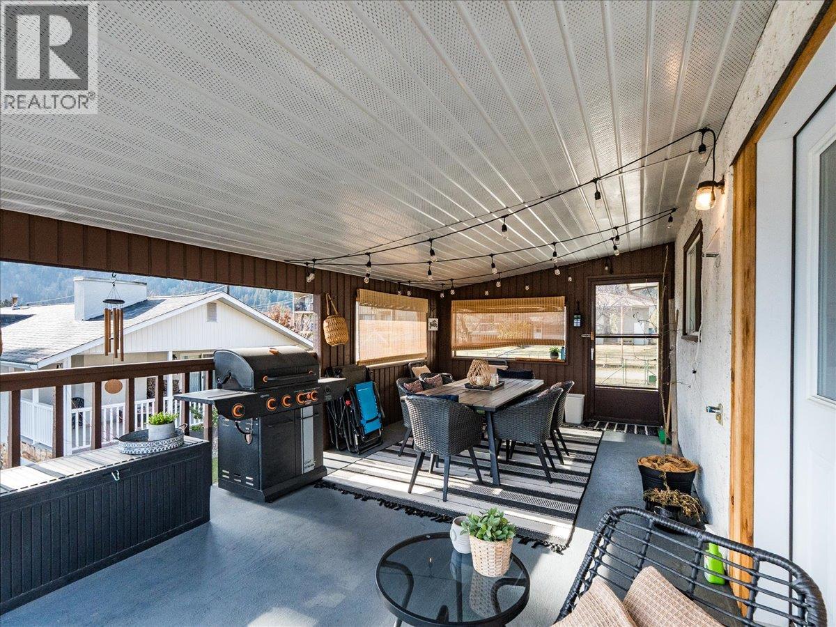 520 10th Avenue, Castlegar, British Columbia  V1N 1K7 - Photo 49 - 10388525