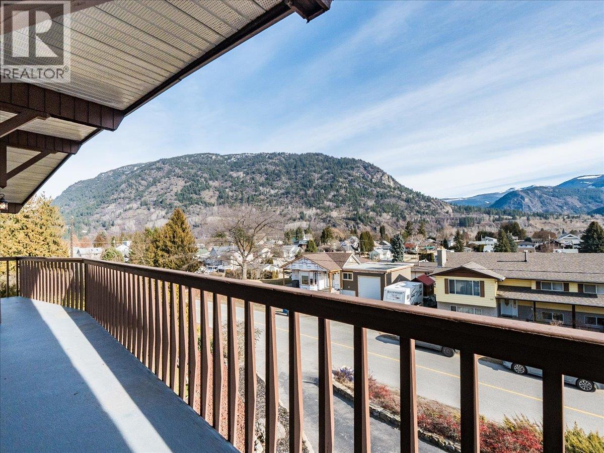 520 10th Avenue, Castlegar, British Columbia  V1N 1K7 - Photo 50 - 10388525