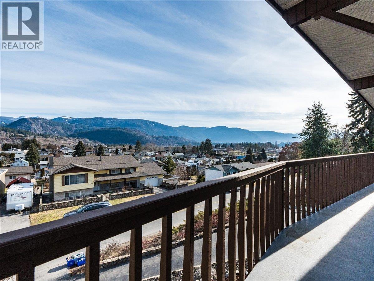 520 10th Avenue, Castlegar, British Columbia  V1N 1K7 - Photo 53 - 10388525