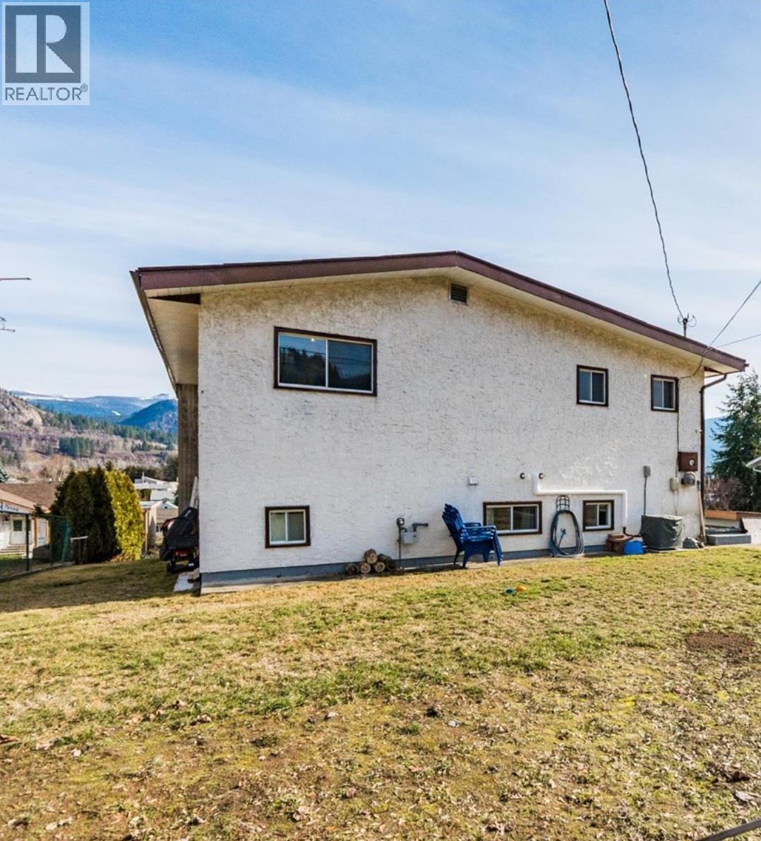 520 10th Avenue, Castlegar, British Columbia  V1N 1K7 - Photo 80 - 10388525