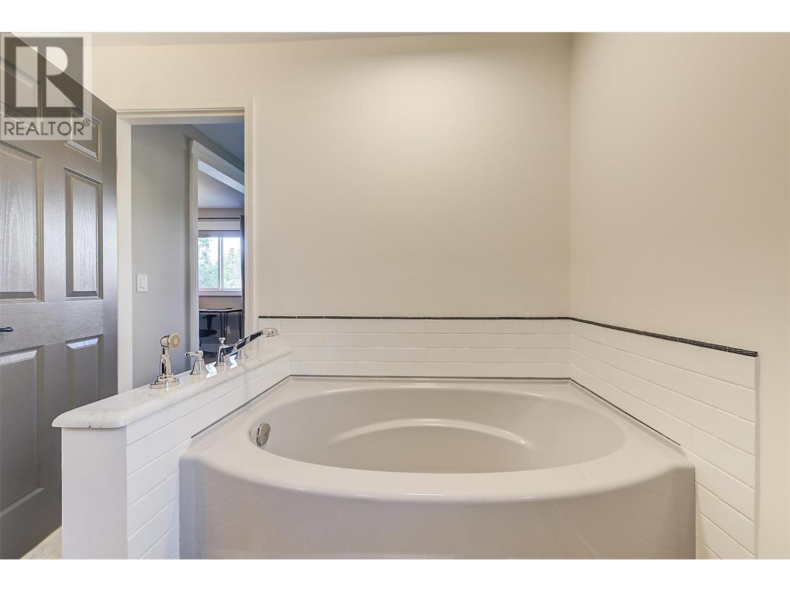 2511 Quail Lane, Kelowna, British Columbia  V1V 1Z9 - Photo 32 - 10388489