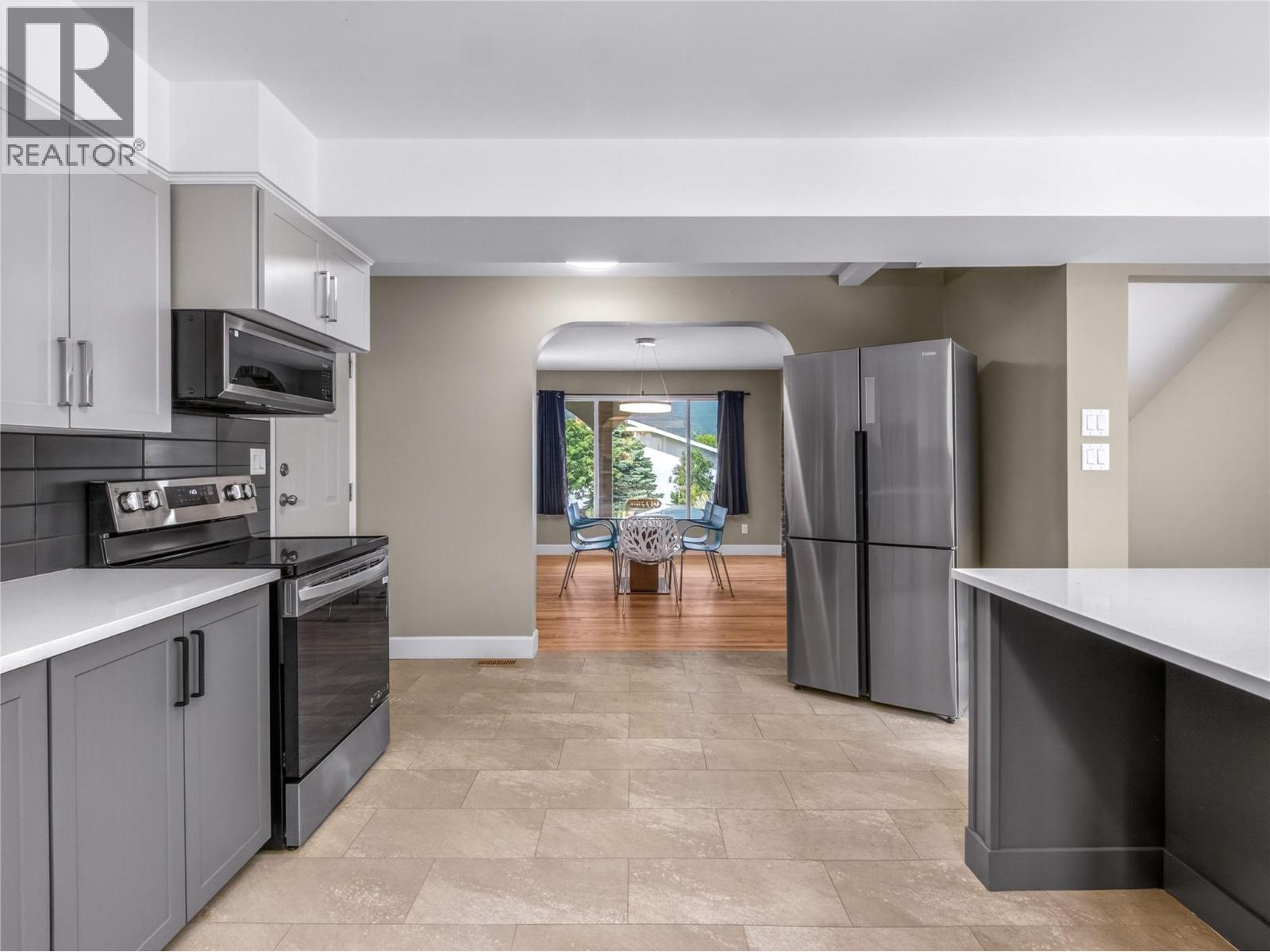 969 Westminster Avenue E, Penticton, British Columbia  V2A 7P1 - Photo 3 - 10388447
