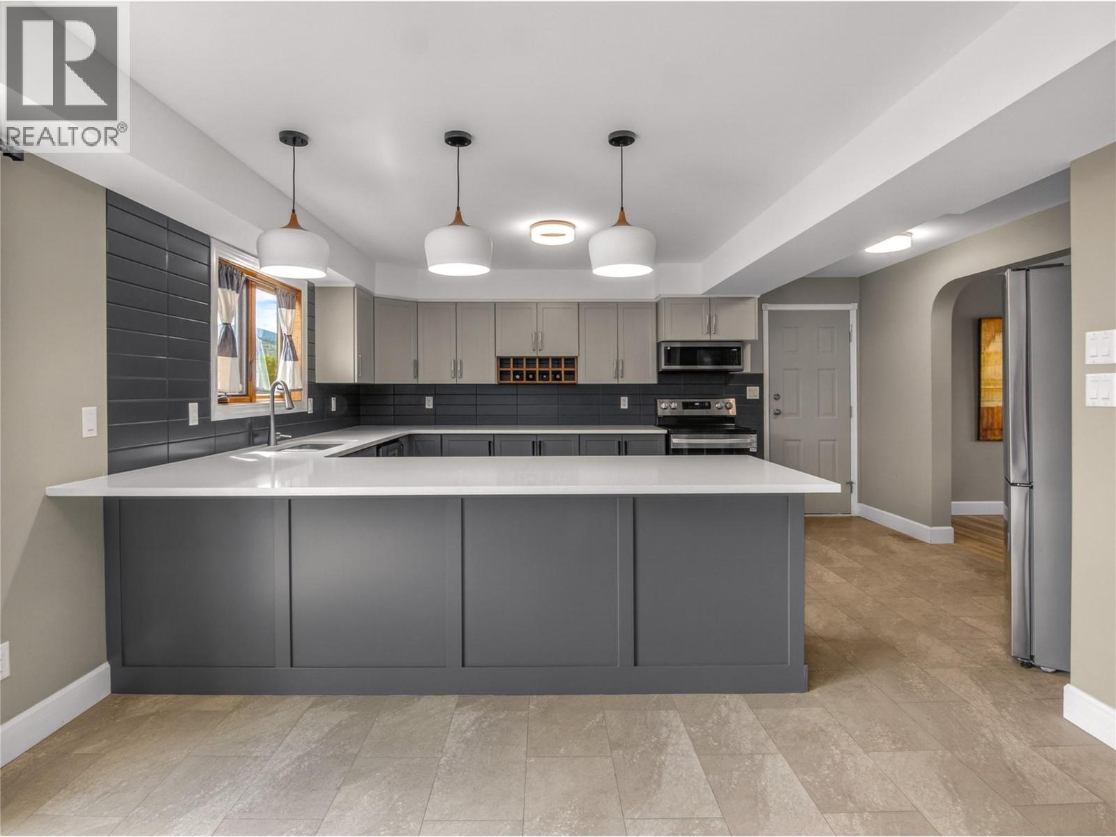 969 Westminster Avenue E, Penticton, British Columbia  V2A 7P1 - Photo 4 - 10388447