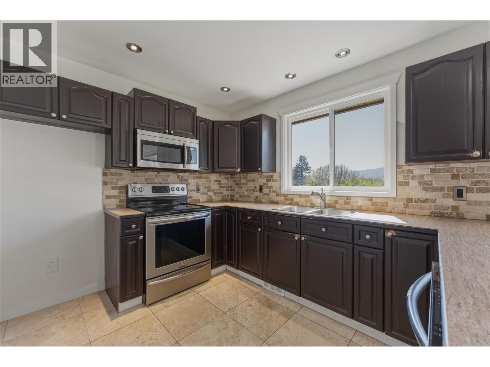 6576 Southwind Road Road, Vernon, British Columbia  V1H 1B7 - Photo 13 - 10388558