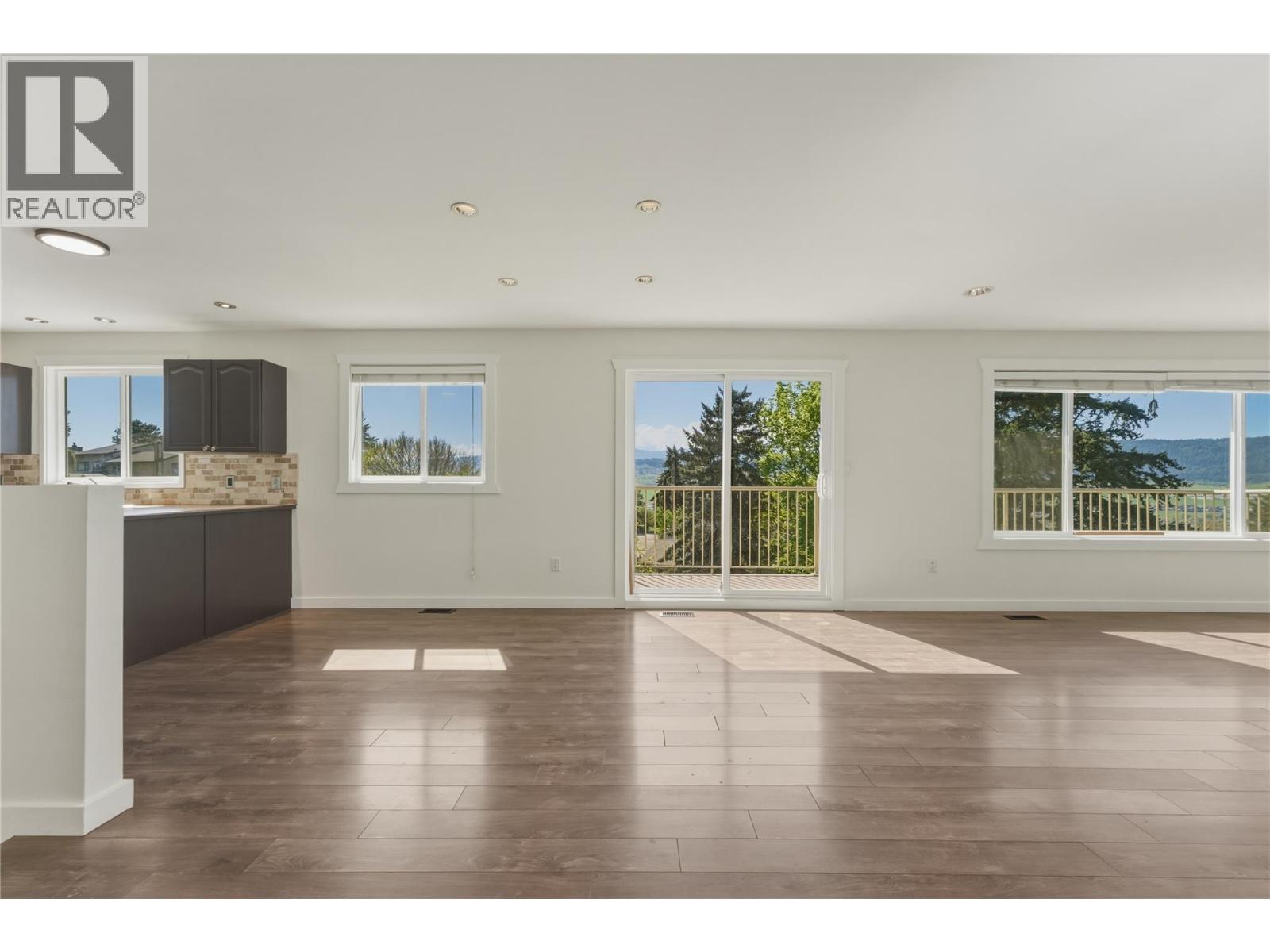 6576 Southwind Road Road, Vernon, British Columbia  V1H 1B7 - Photo 5 - 10388558
