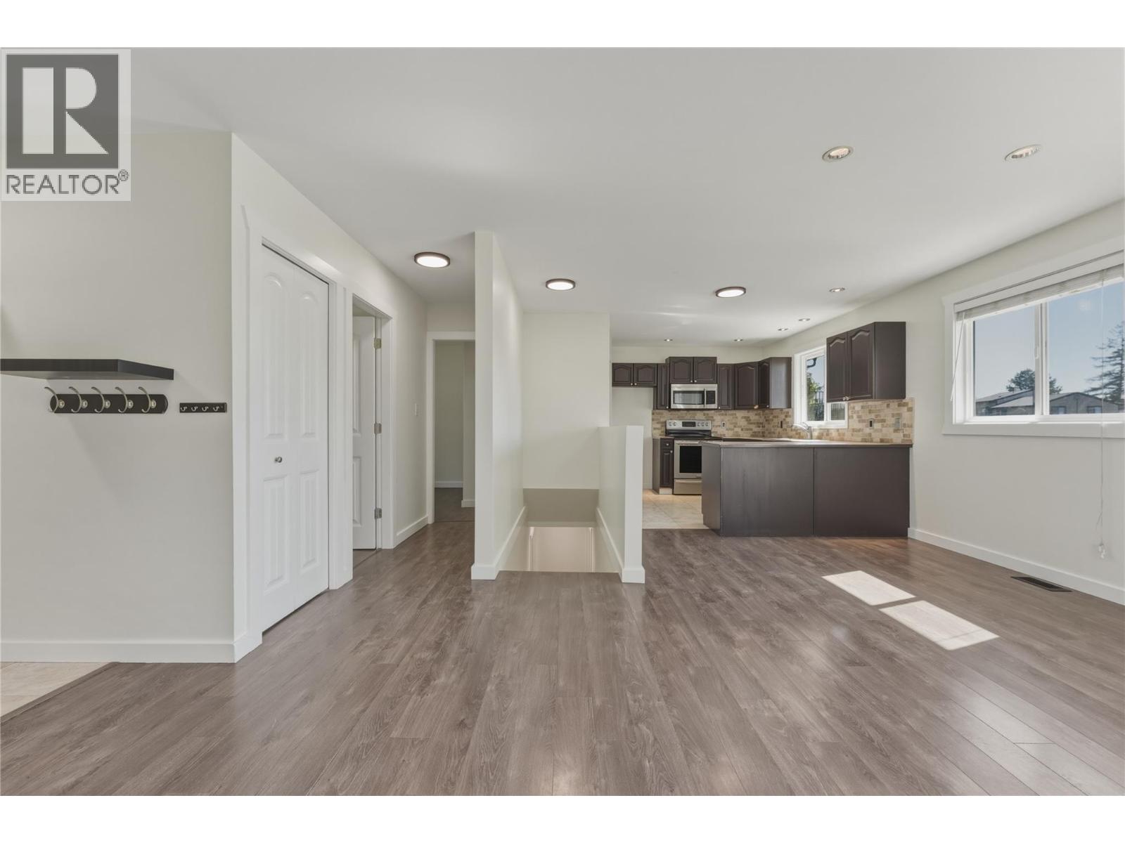 6576 Southwind Road Road, Vernon, British Columbia  V1H 1B7 - Photo 6 - 10388558