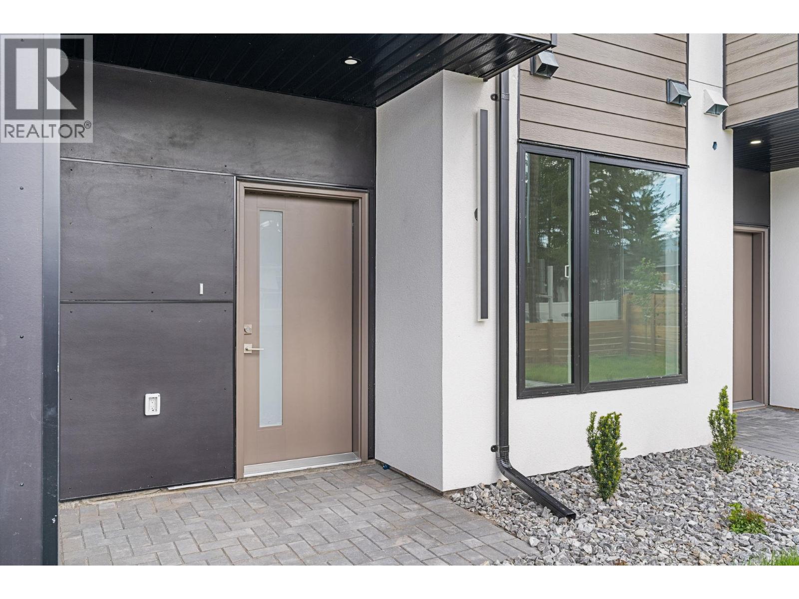 4565 Gordon Drive, Kelowna, British Columbia  V1W 1T3 - Photo 2 - 10388289