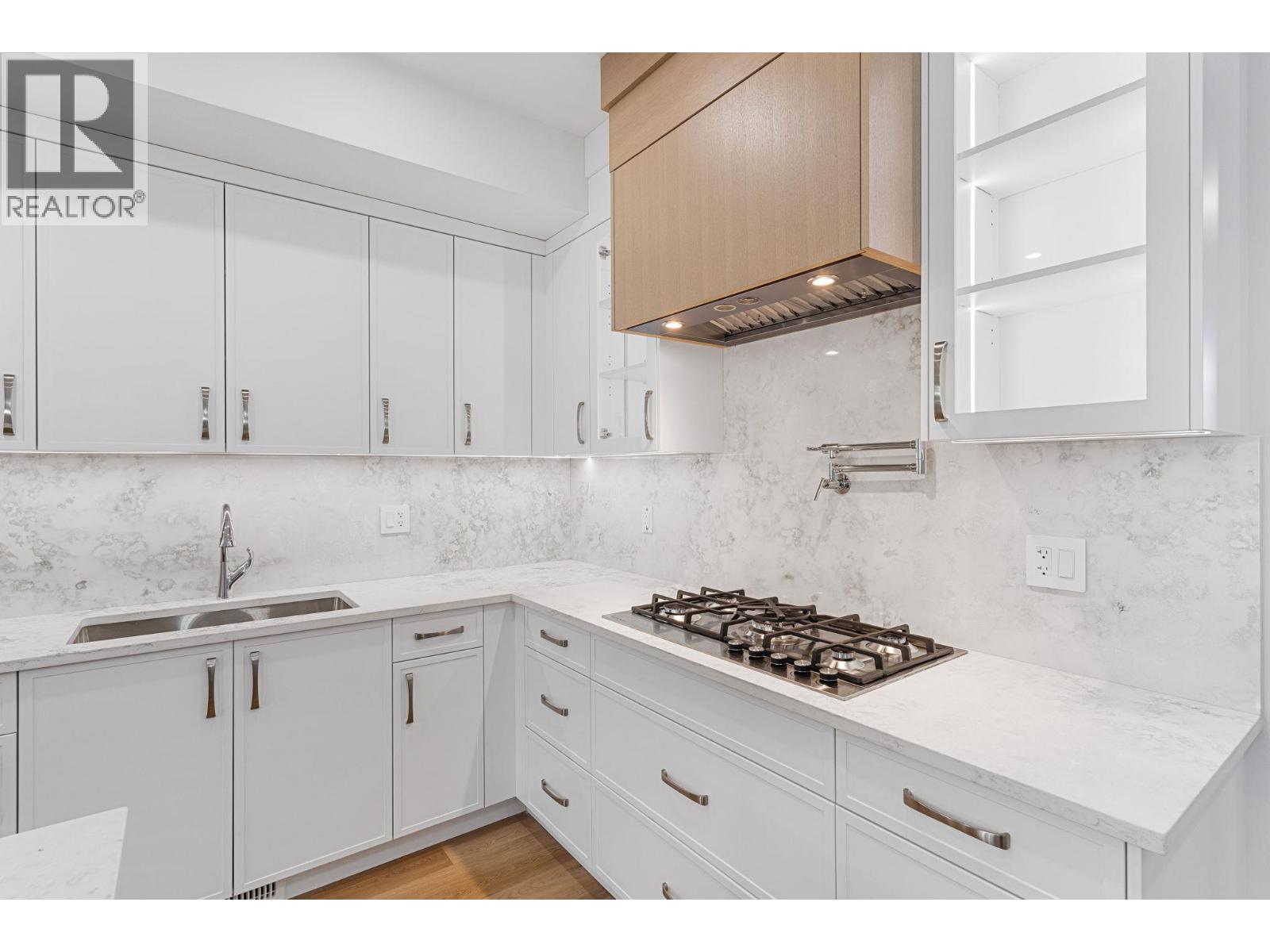 4565 Gordon Drive, Kelowna, British Columbia  V1W 1T3 - Photo 4 - 10388289