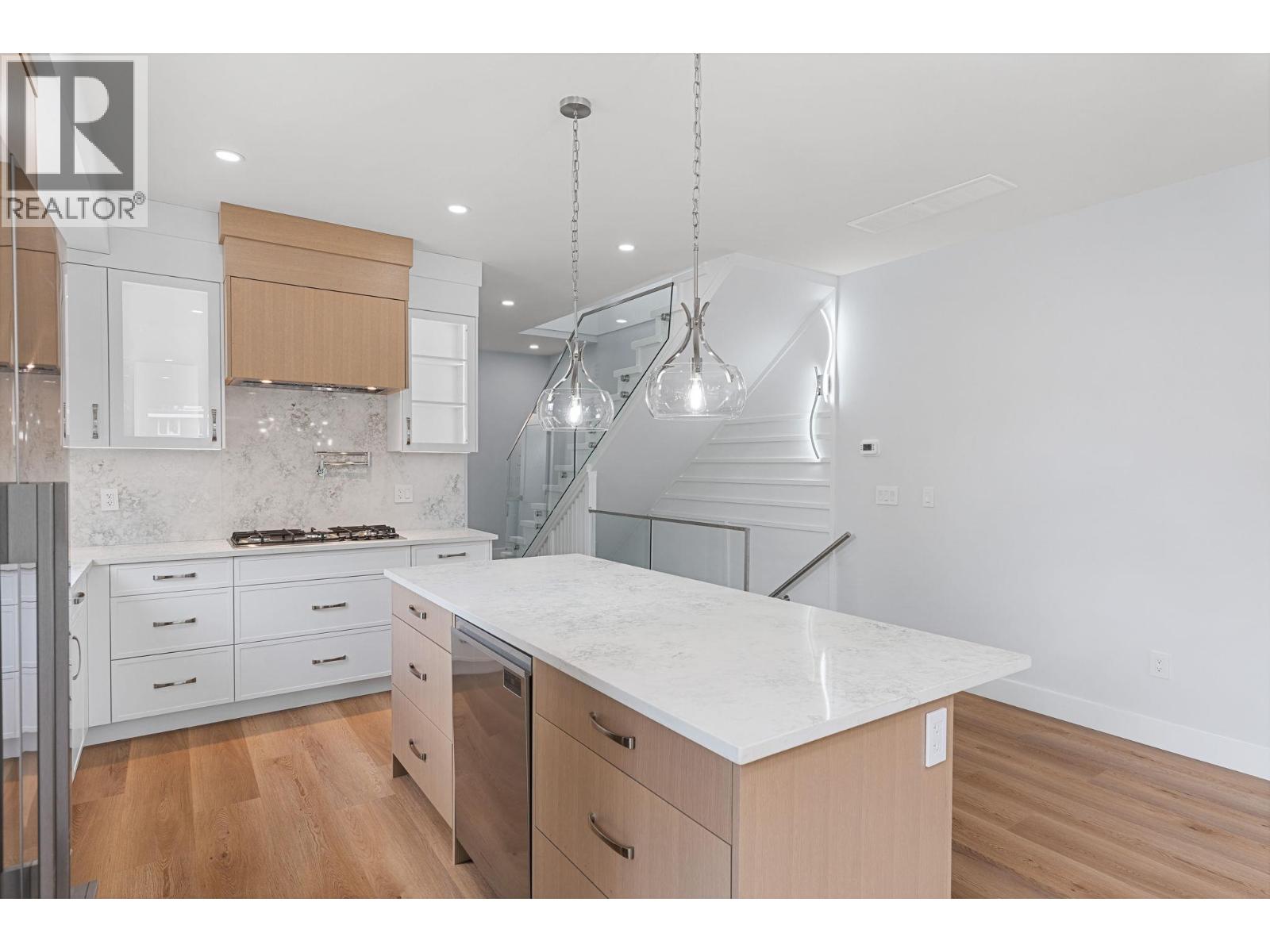 4567 Gordon Drive, Kelowna, British Columbia  V1W 1T3 - Photo 4 - 10388286