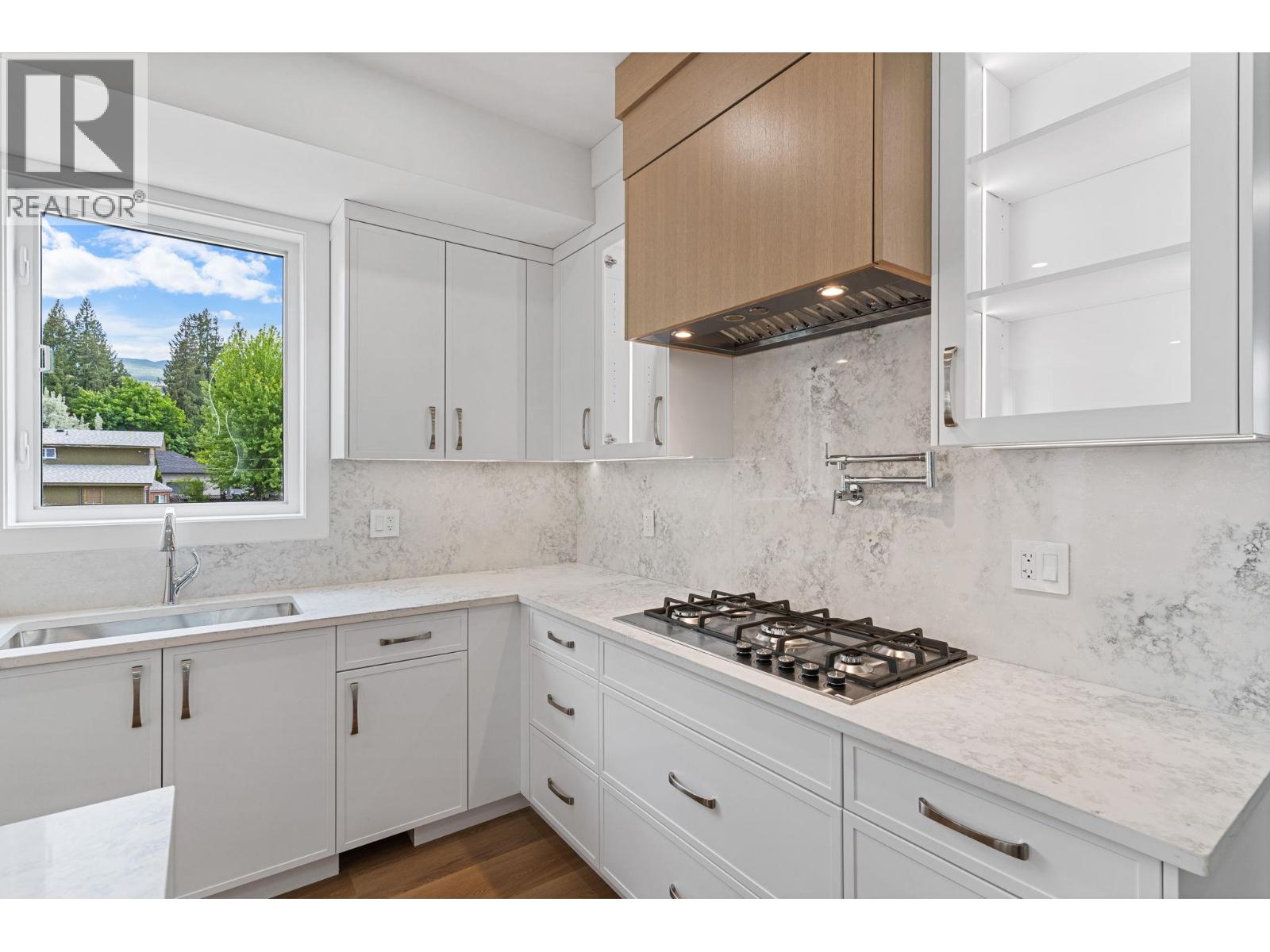 4567 Gordon Drive, Kelowna, British Columbia  V1W 1T3 - Photo 5 - 10388286