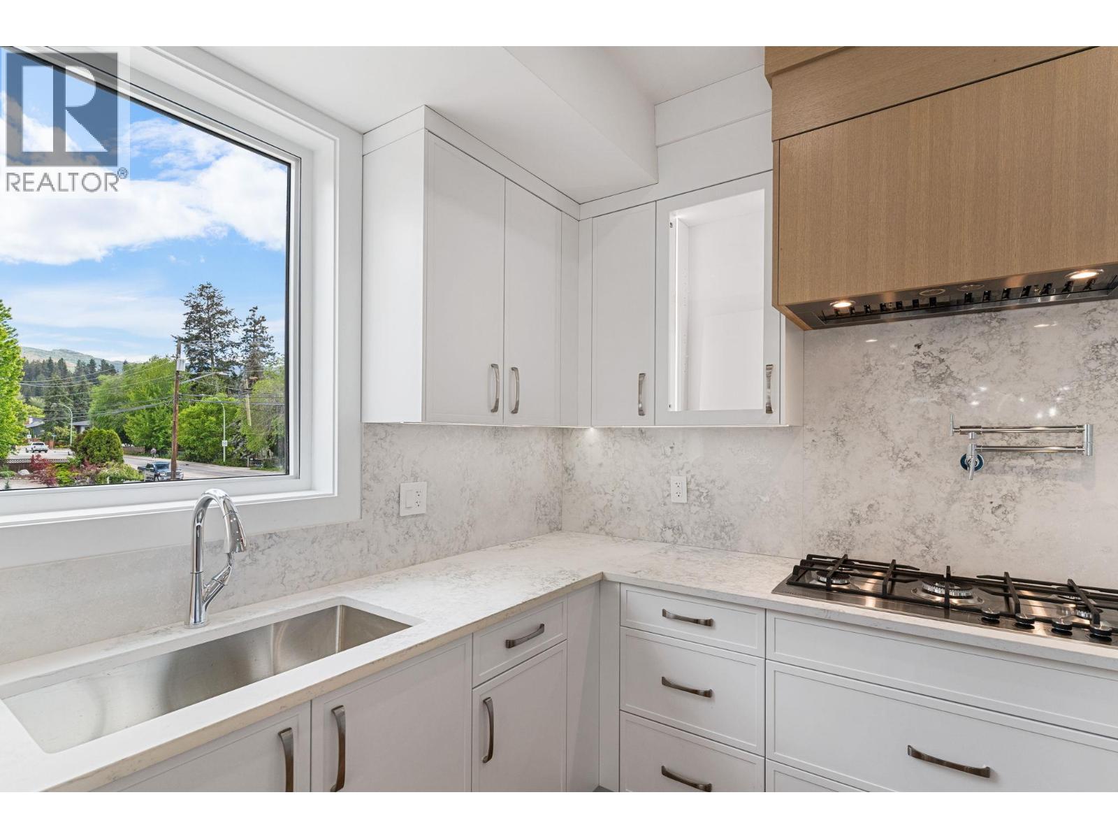 4567 Gordon Drive, Kelowna, British Columbia  V1W 1T3 - Photo 6 - 10388286