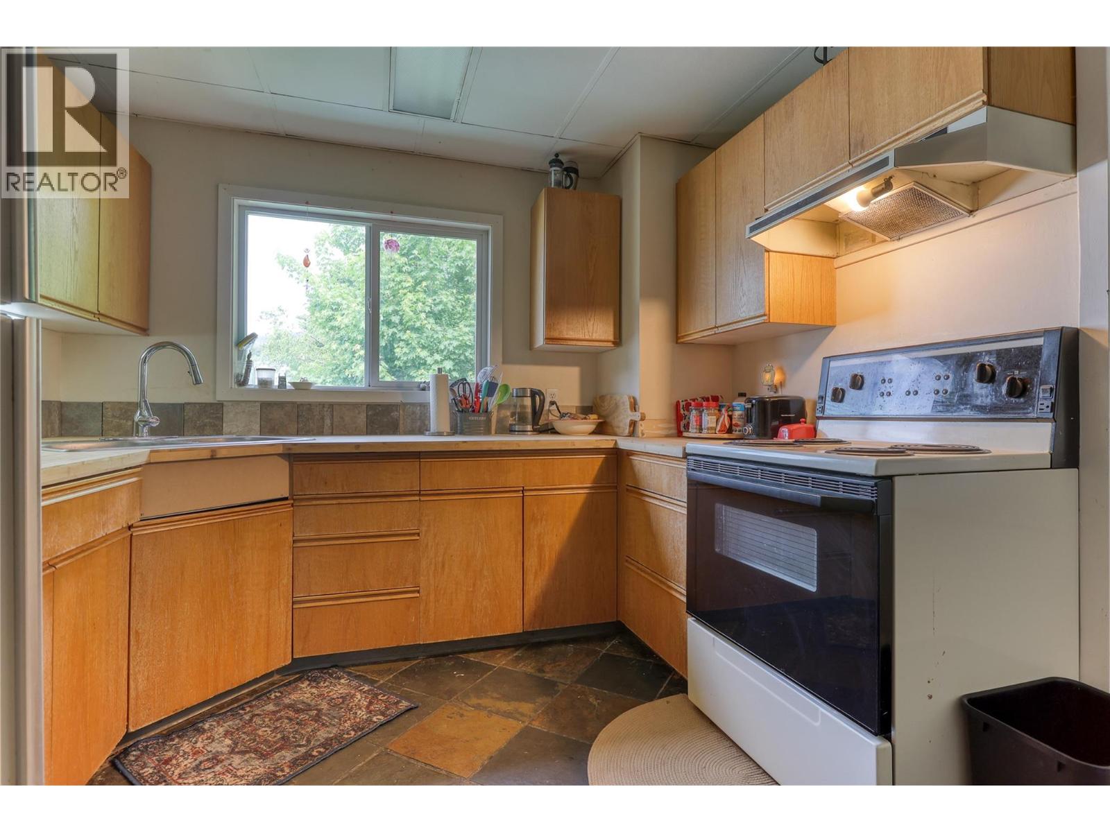 1204 Front Street, Nelson, British Columbia  V1L 4C4 - Photo 12 - 10388477
