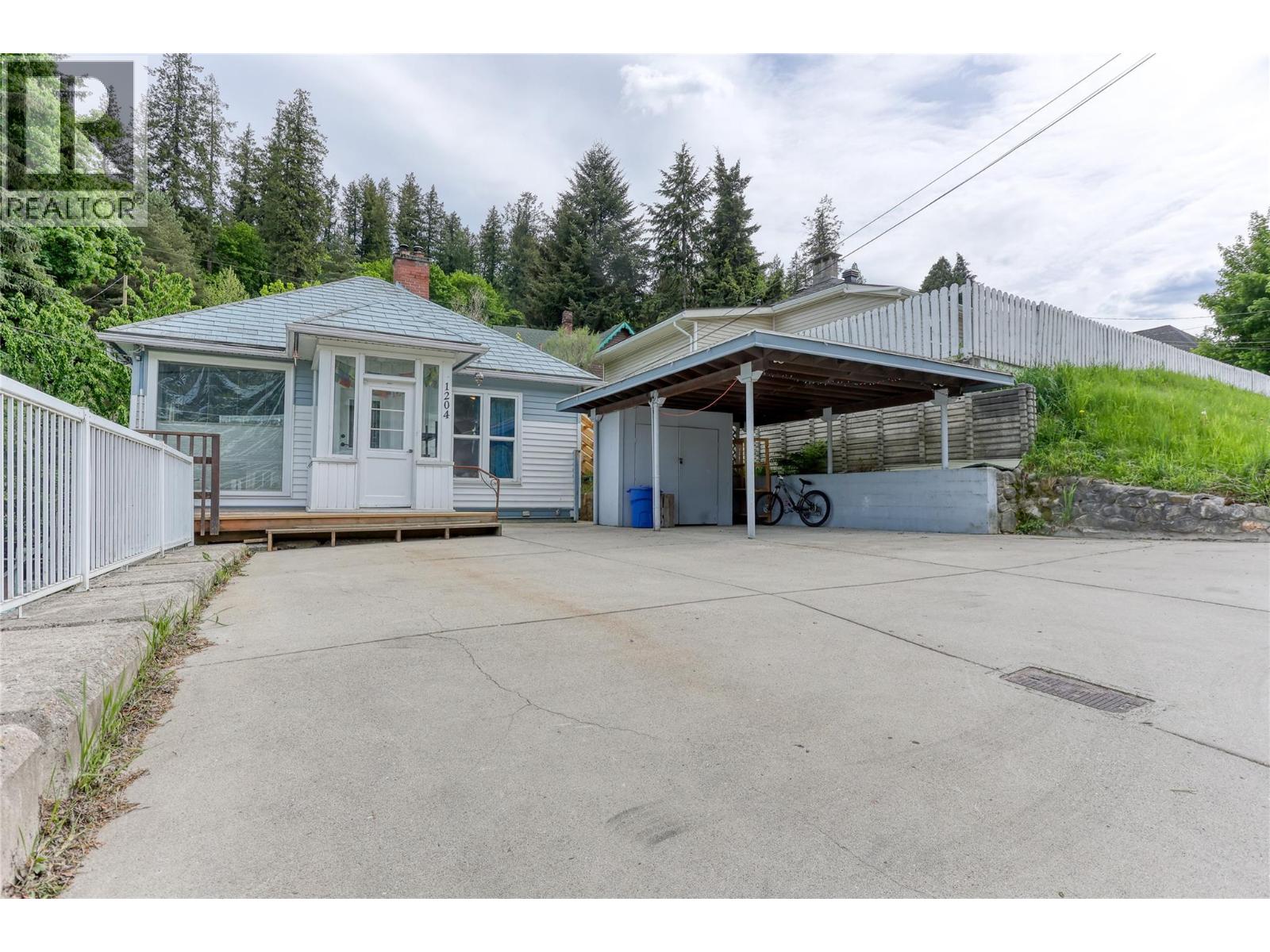 1204 Front Street, Nelson, British Columbia  V1L 4C4 - Photo 2 - 10388477