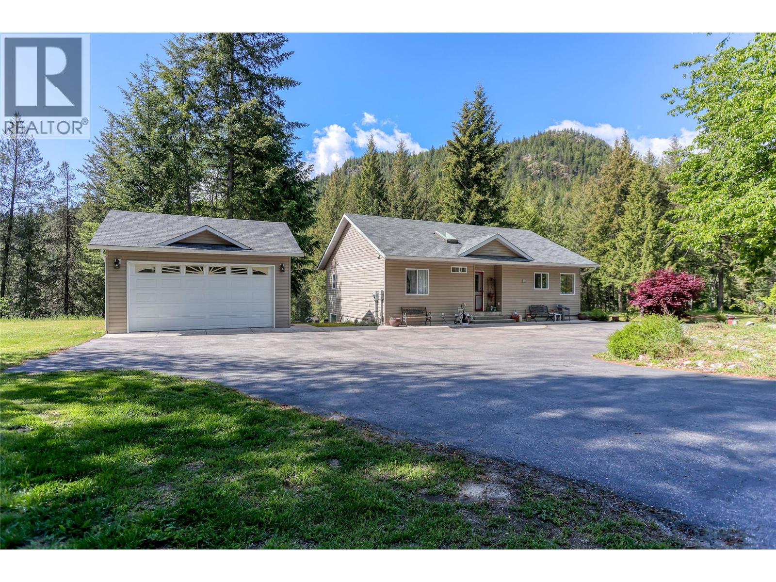 2693 Osachoff Road, South Slocan, British Columbia  V1N 4P4 - Photo 5 - 10388463
