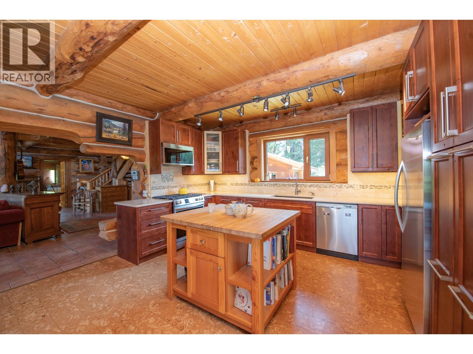 592 Bear Valley Road, Lumby, British Columbia  V0E 2G1 - Photo 13 - 10388183