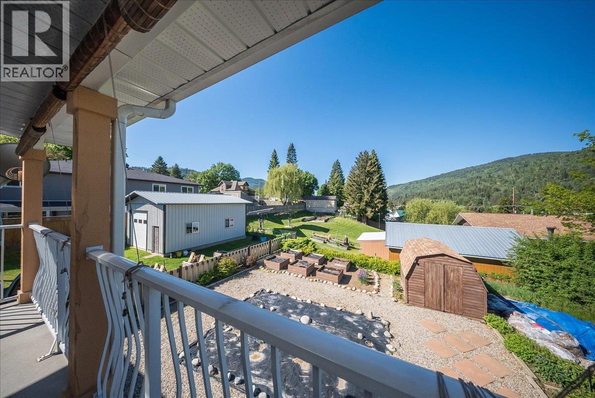 83 Kootenay Avenue S, Fruitvale, British Columbia  V0G 1L0 - Photo 12 - 10388444