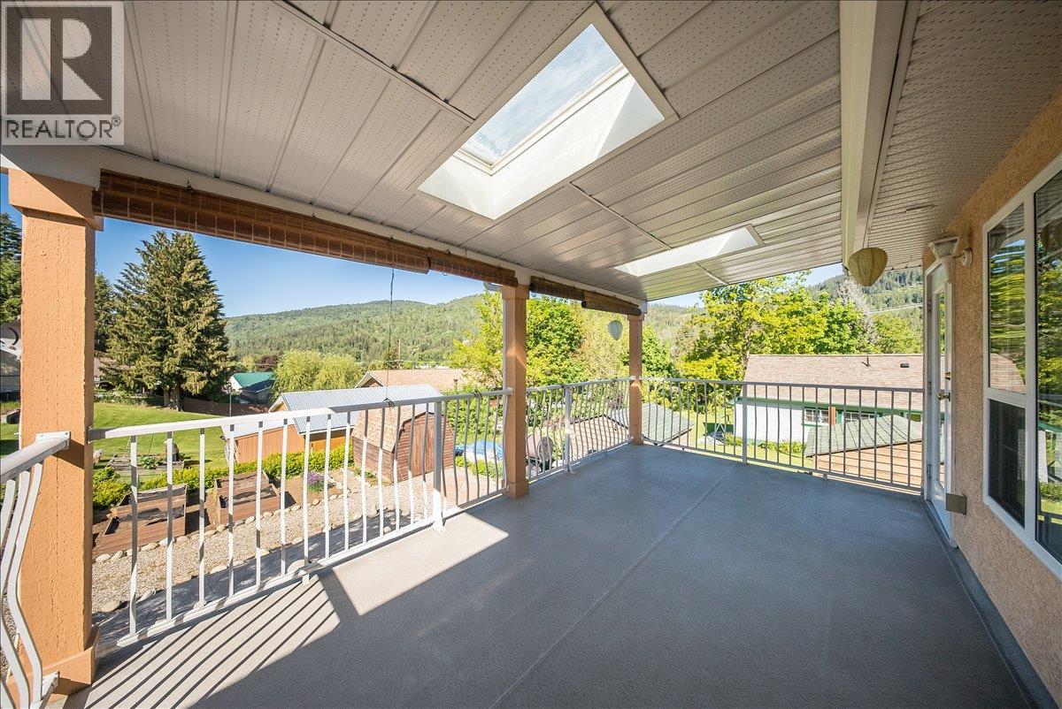 83 Kootenay Avenue S, Fruitvale, British Columbia  V0G 1L0 - Photo 15 - 10388444