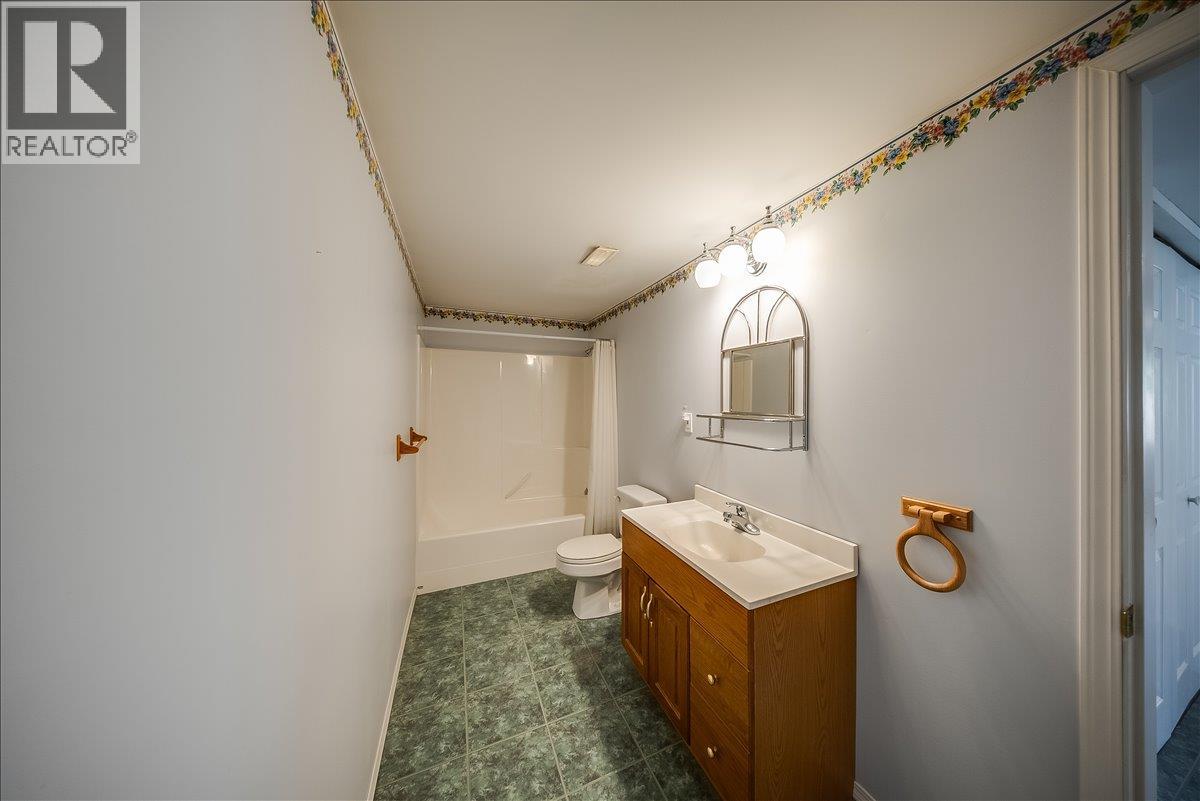 83 Kootenay Avenue S, Fruitvale, British Columbia  V0G 1L0 - Photo 32 - 10388444