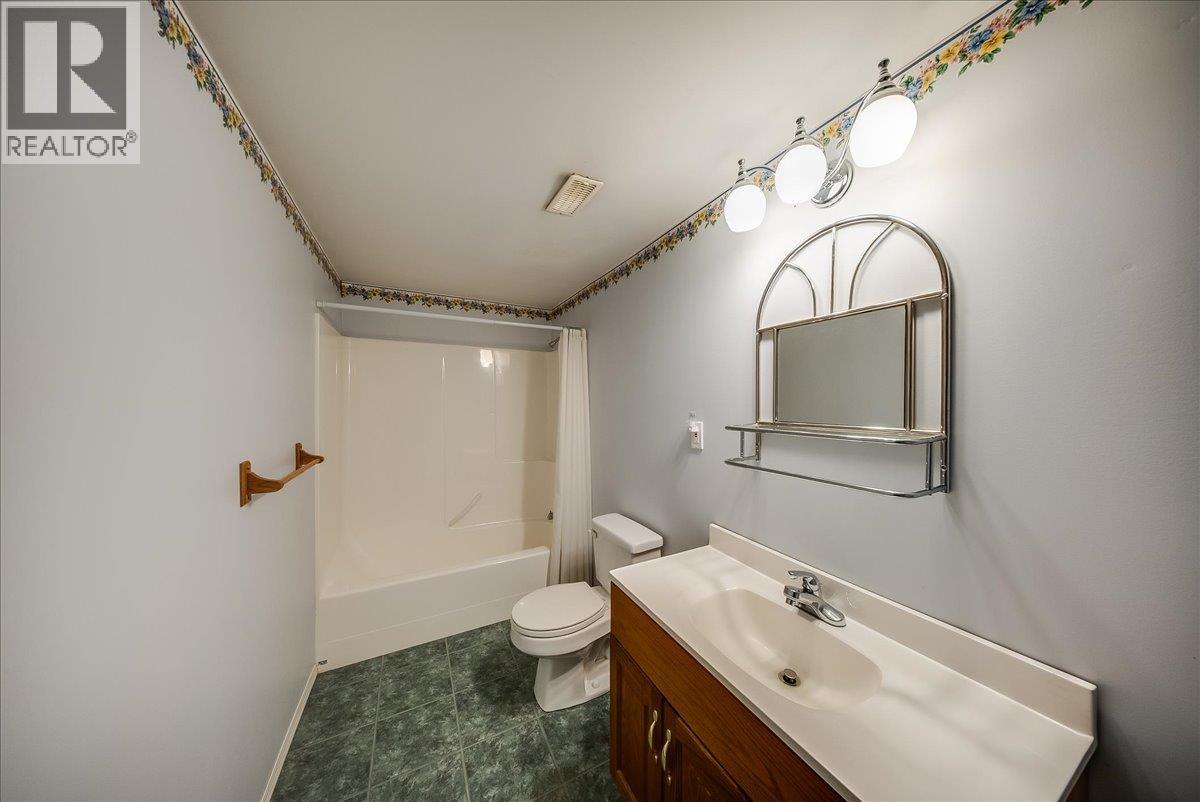 83 Kootenay Avenue S, Fruitvale, British Columbia  V0G 1L0 - Photo 33 - 10388444