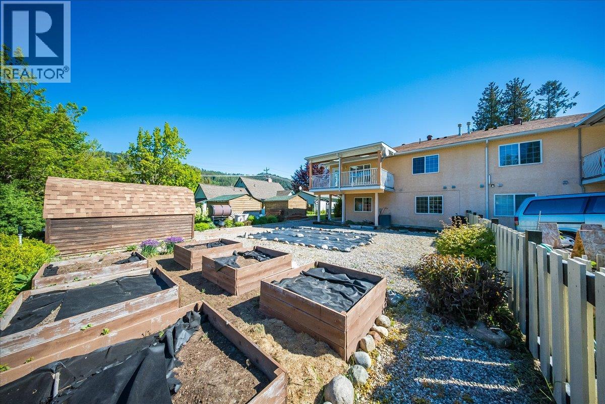 83 Kootenay Avenue S, Fruitvale, British Columbia  V0G 1L0 - Photo 46 - 10388444