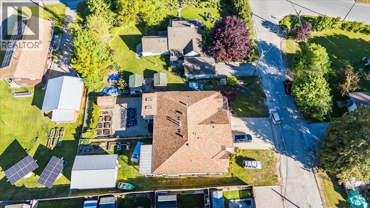 83 Kootenay Avenue S, Fruitvale, British Columbia  V0G 1L0 - Photo 56 - 10388444