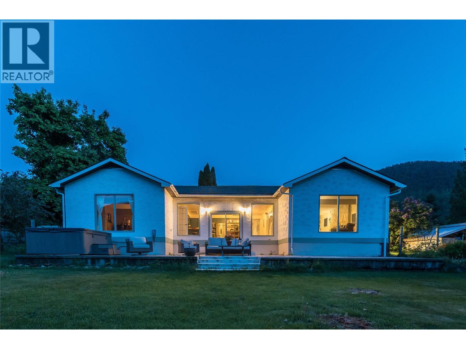765 Lewis Road, Harrop, British Columbia  V1L 6P7 - Photo 3 - 10387622