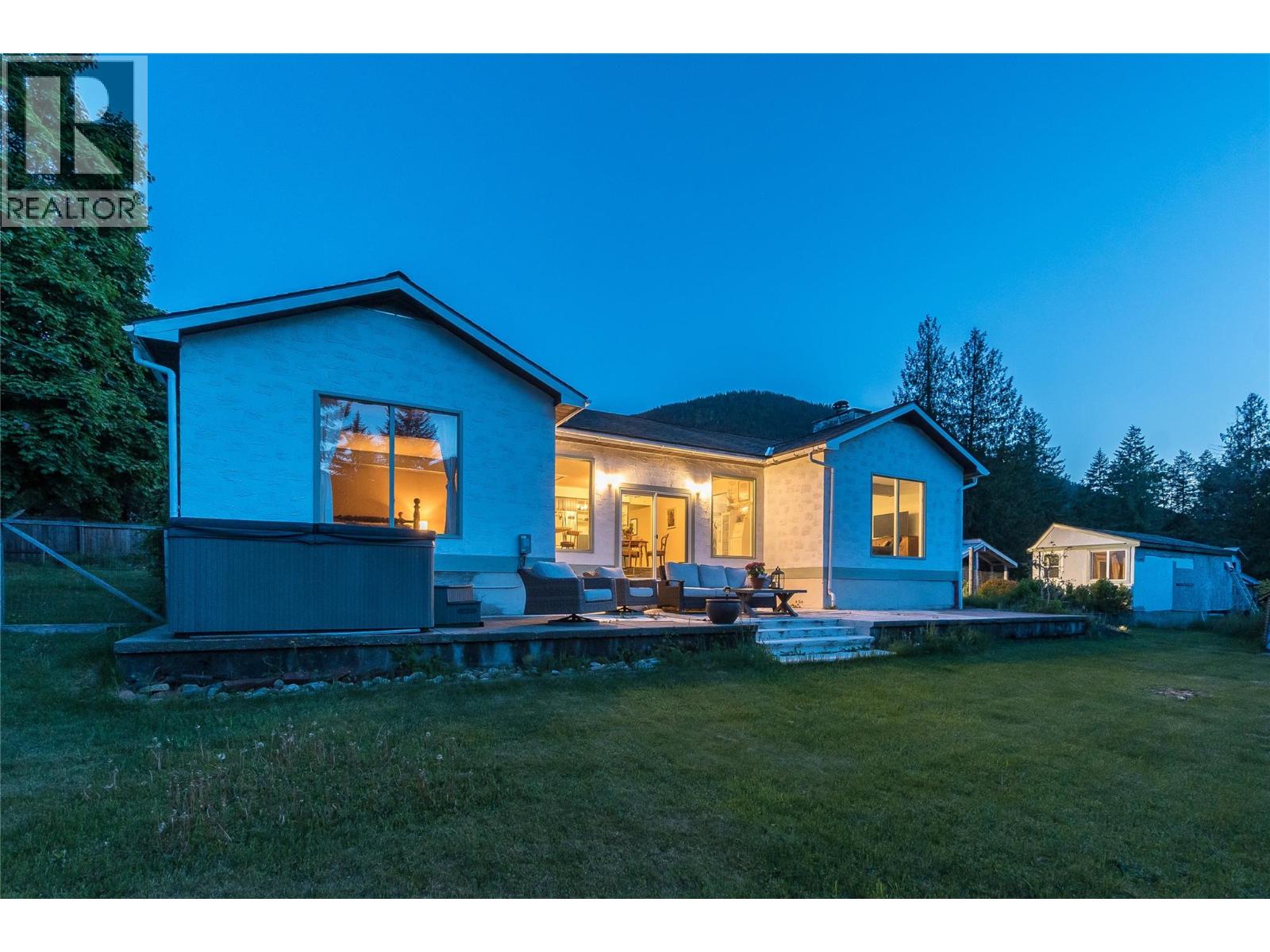 765 Lewis Road, Harrop, British Columbia  V1L 6P7 - Photo 4 - 10387622