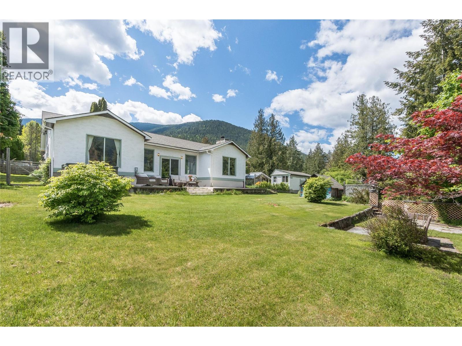 765 Lewis Road, Harrop, British Columbia  V1L 6P7 - Photo 5 - 10387622