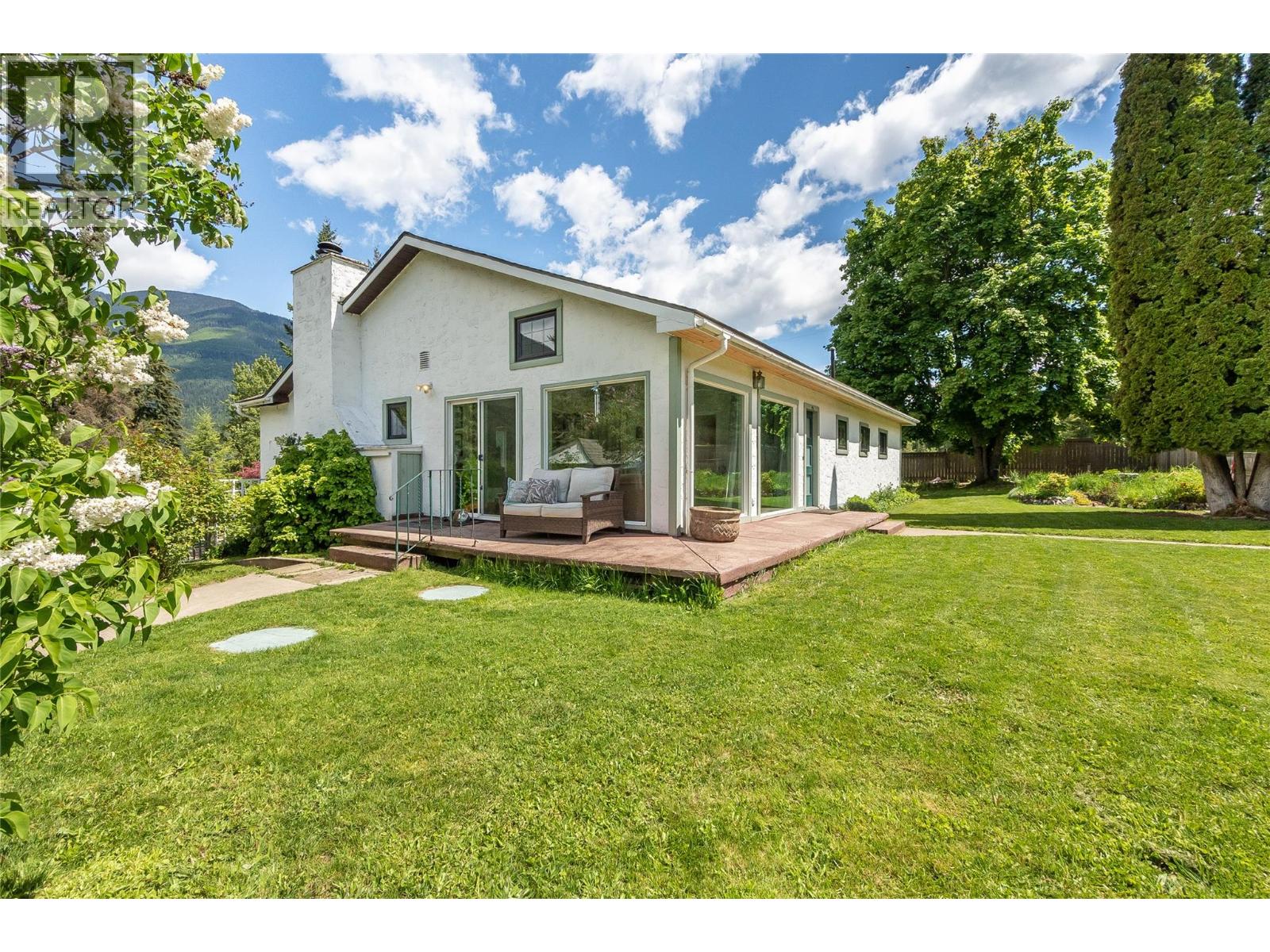 765 Lewis Road, Harrop, British Columbia  V1L 6P7 - Photo 6 - 10387622