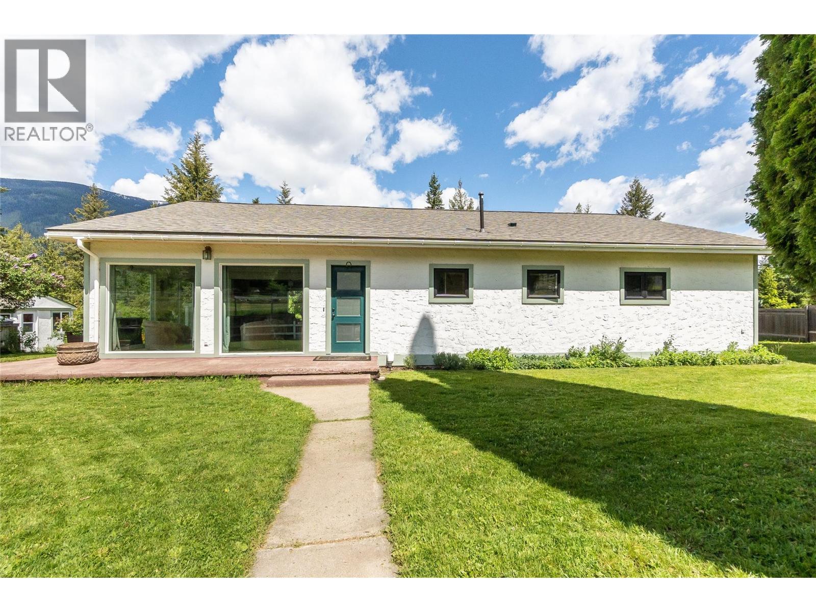 765 Lewis Road, Harrop, British Columbia  V1L 6P7 - Photo 7 - 10387622