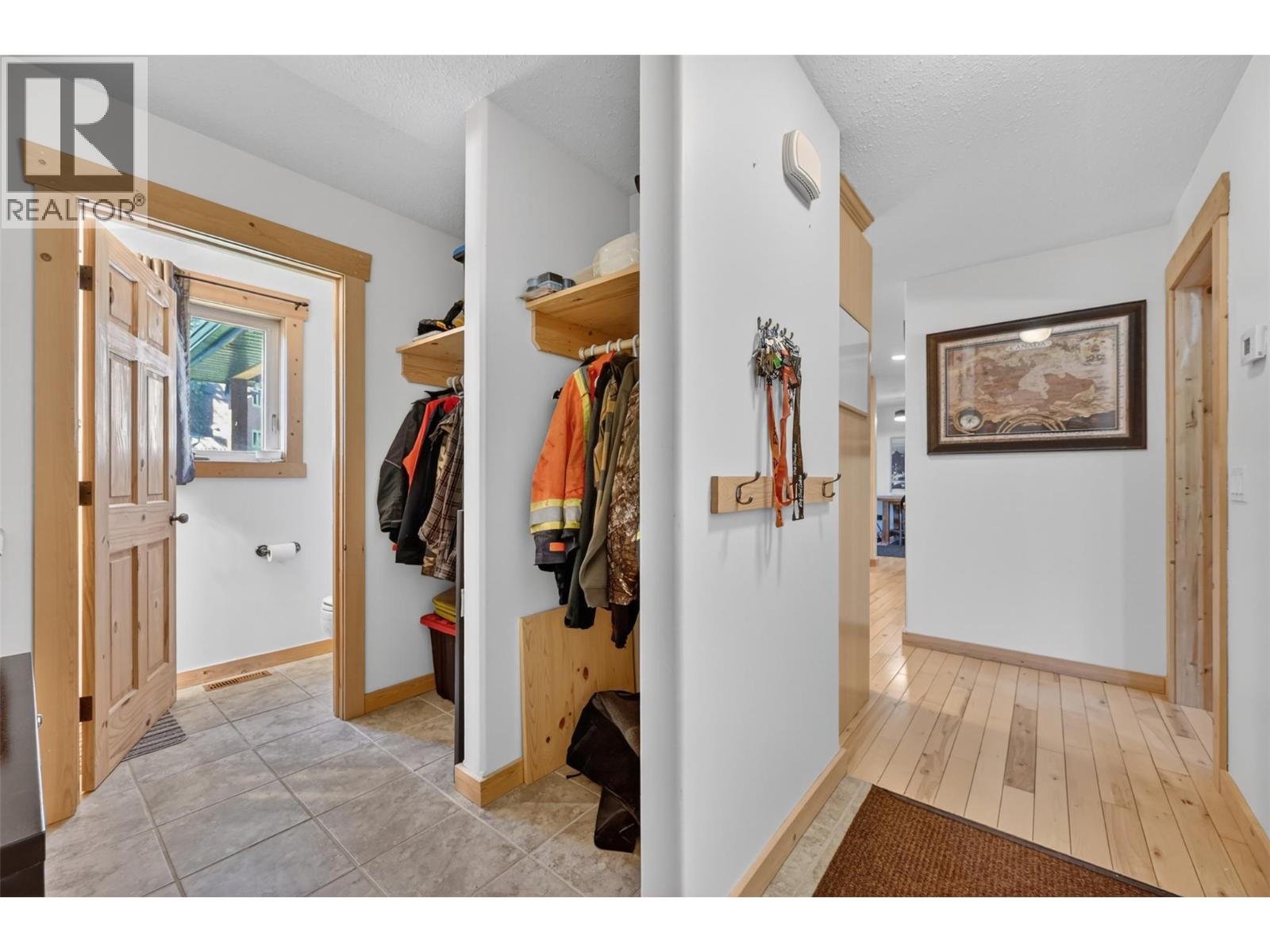 4852 Riverview Drive, Edgewater, British Columbia  V0A 1E0 - Photo 14 - 10388240