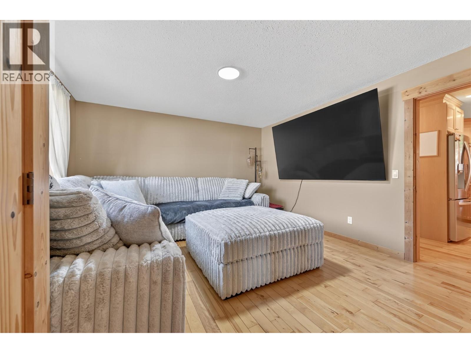 4852 Riverview Drive, Edgewater, British Columbia  V0A 1E0 - Photo 15 - 10388240