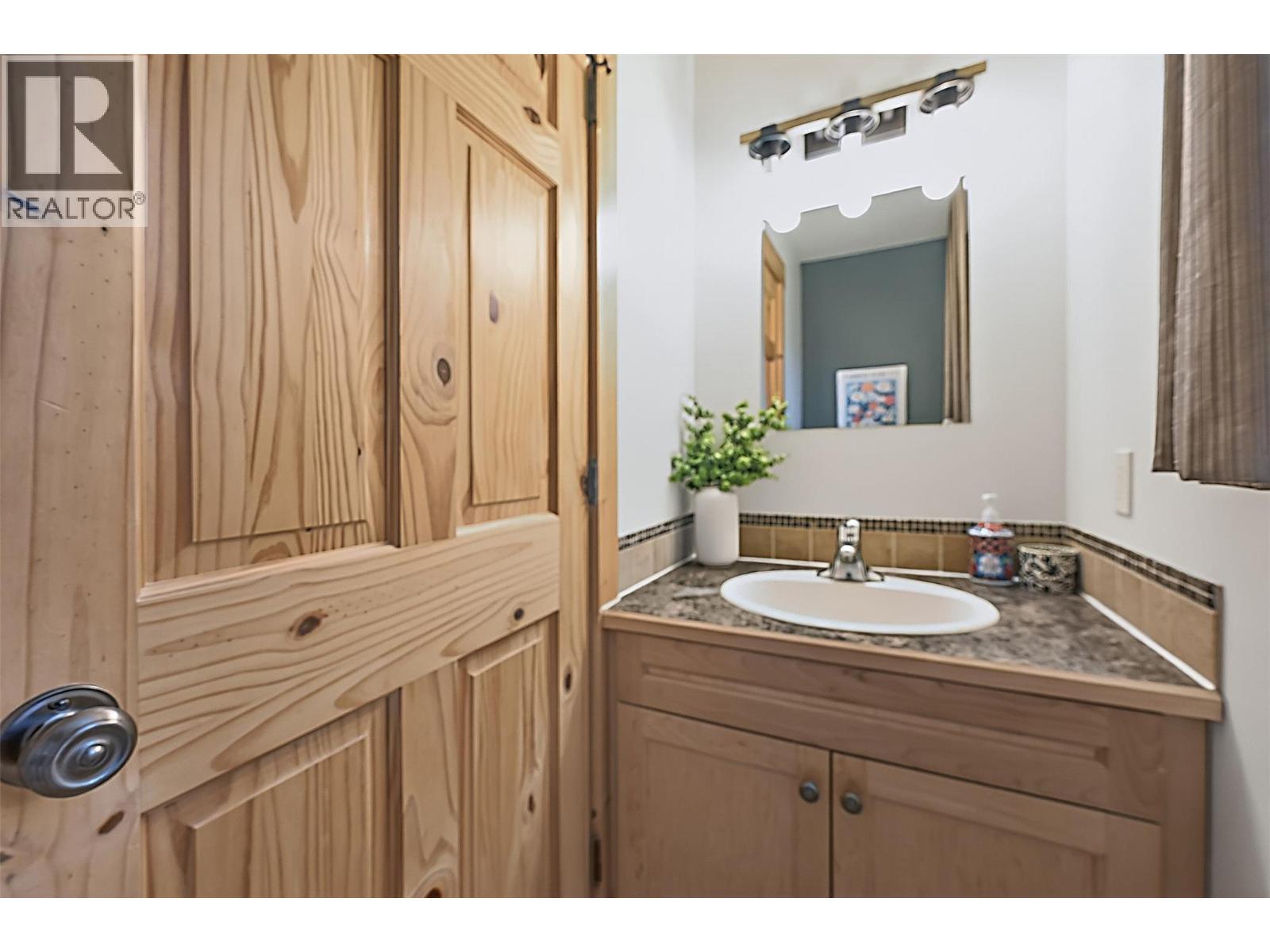 4852 Riverview Drive, Edgewater, British Columbia  V0A 1E0 - Photo 17 - 10388240