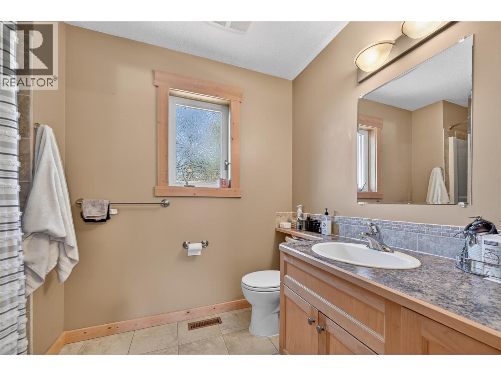4852 Riverview Drive, Edgewater, British Columbia  V0A 1E0 - Photo 20 - 10388240
