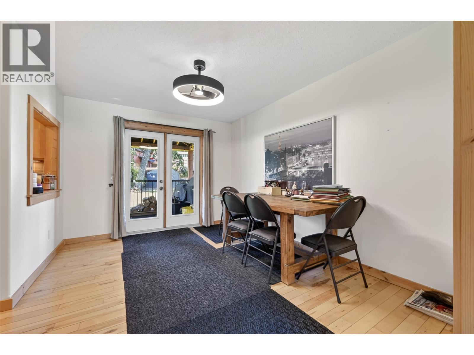 4852 Riverview Drive, Edgewater, British Columbia  V0A 1E0 - Photo 8 - 10388240