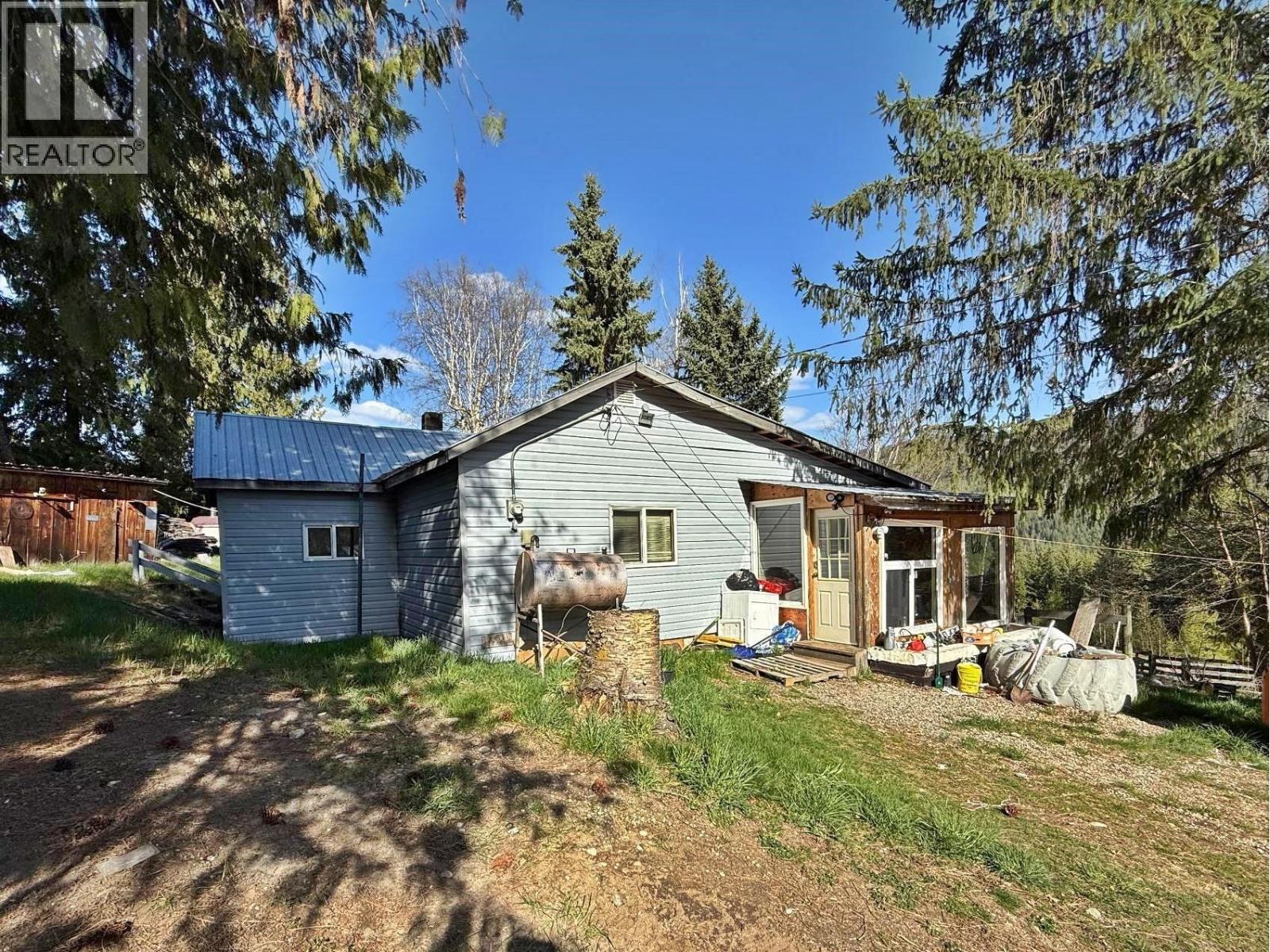 3437 Yellowhead Highway, Vavenby, British Columbia  V0E 3A0 - Photo 1 - 10388511