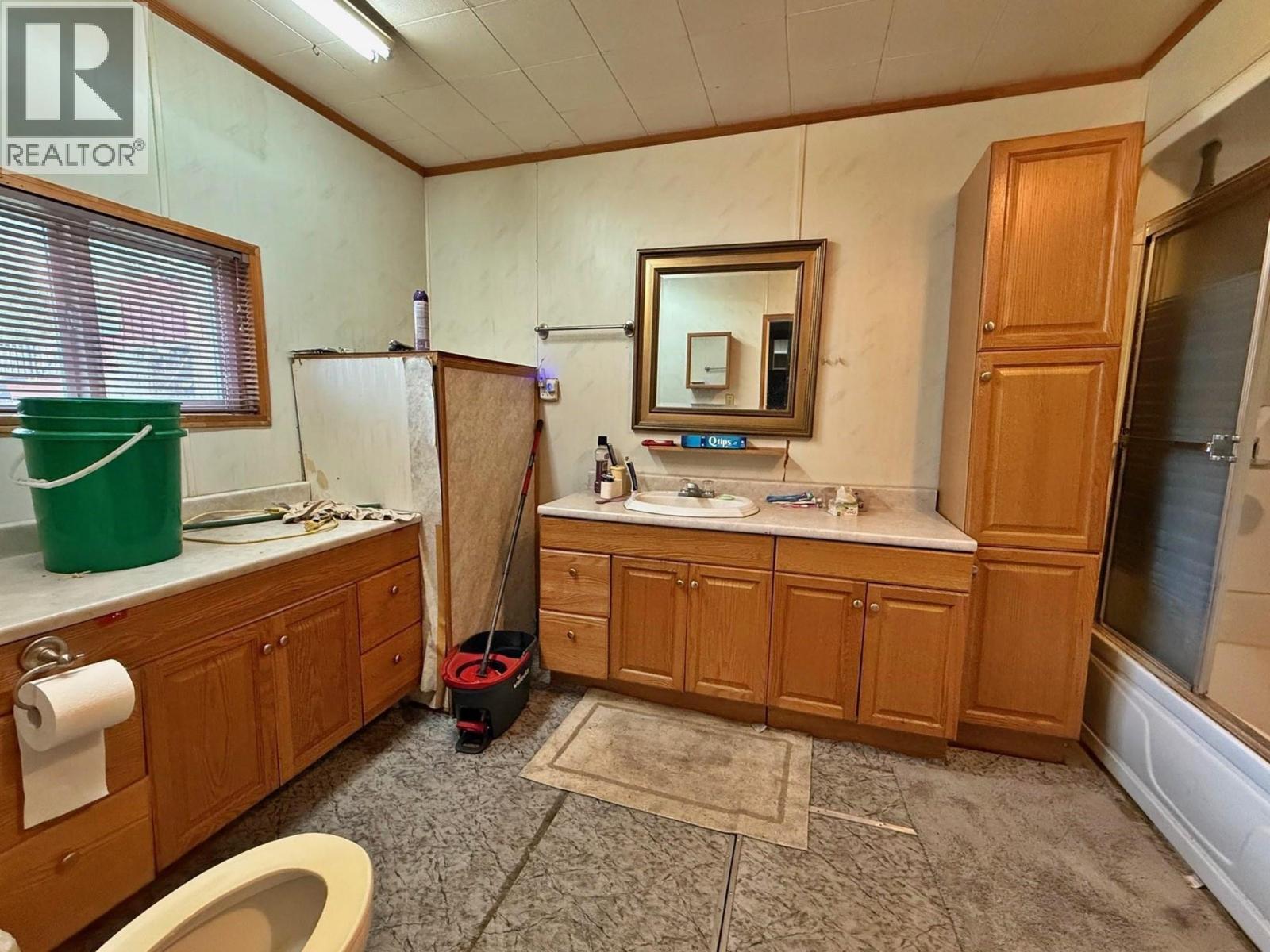 3437 Yellowhead Highway, Vavenby, British Columbia  V0E 3A0 - Photo 12 - 10388511
