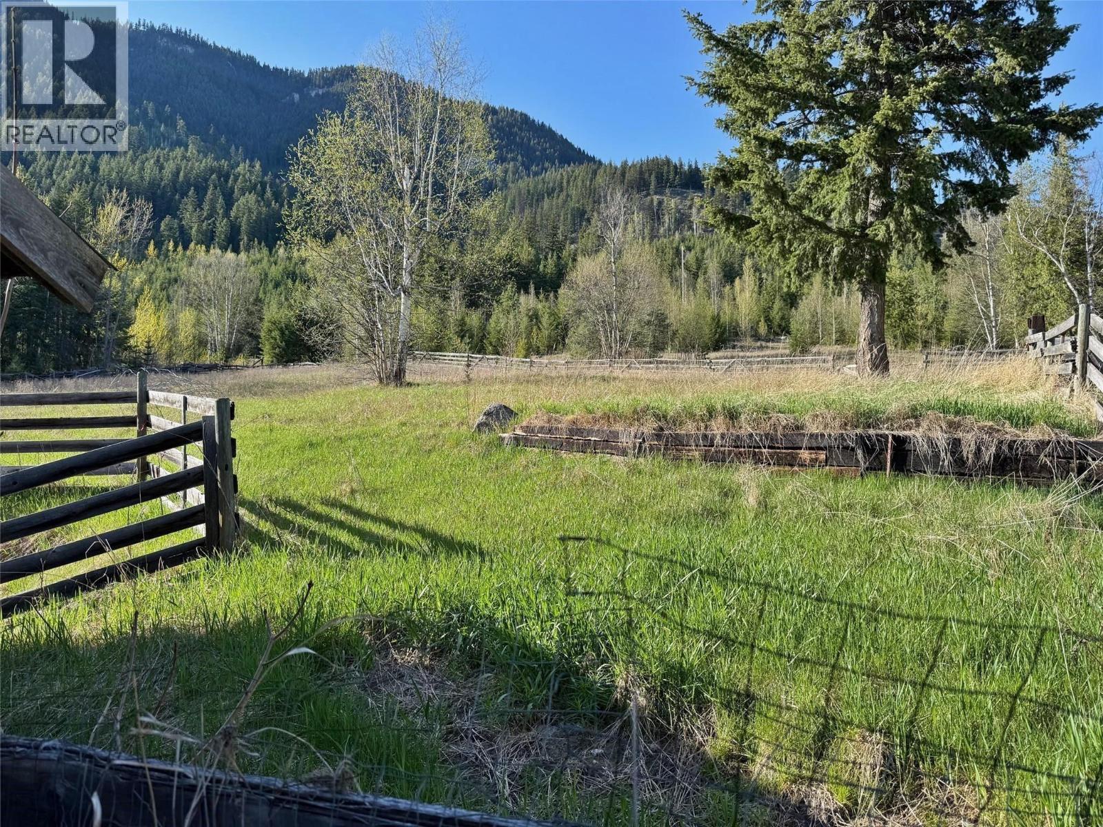 3437 Yellowhead Highway, Vavenby, British Columbia  V0E 3A0 - Photo 19 - 10388511