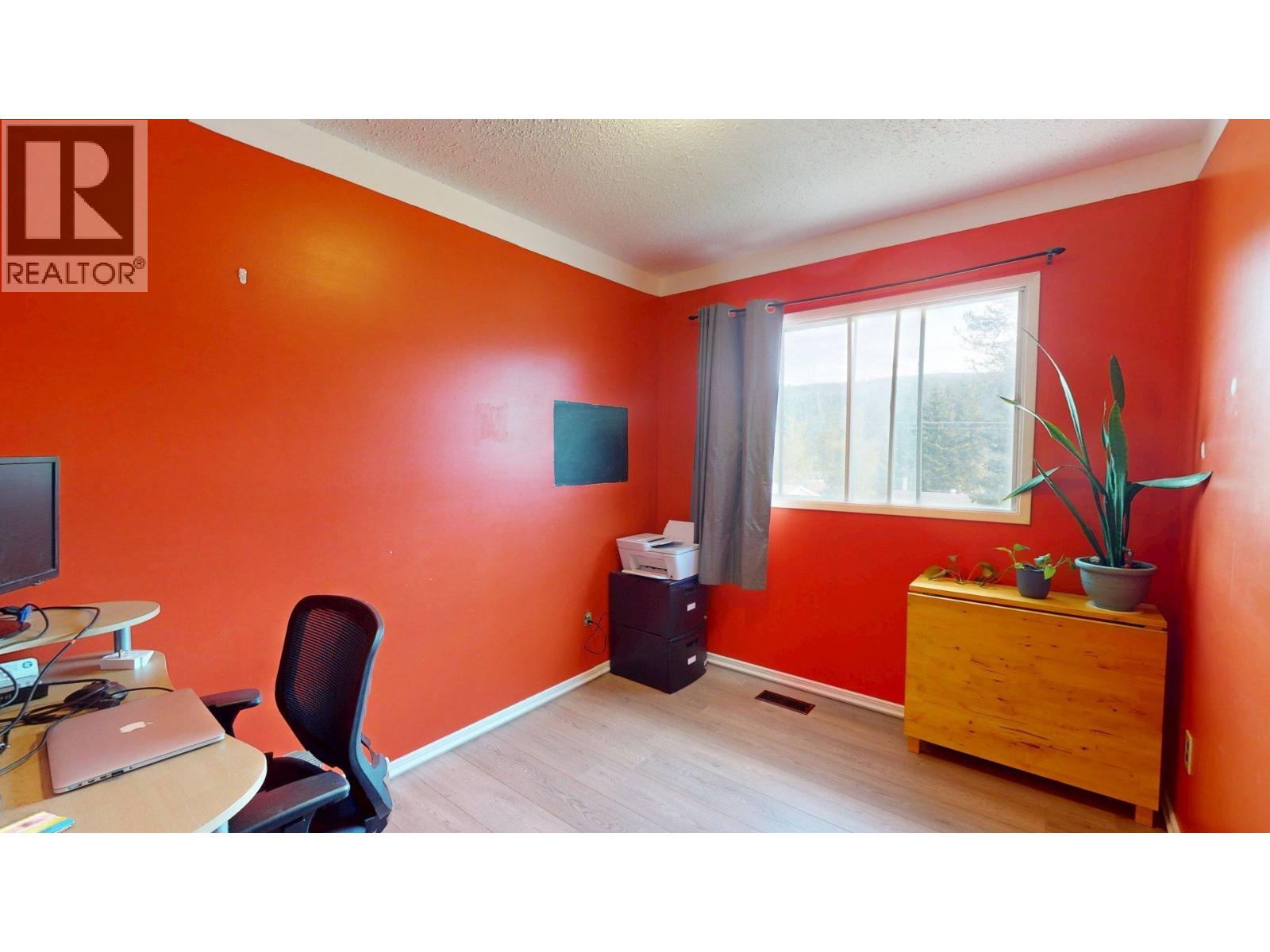1323 Alpine Drive, Elkford, British Columbia  V0B 1H0 - Photo 13 - 10388574